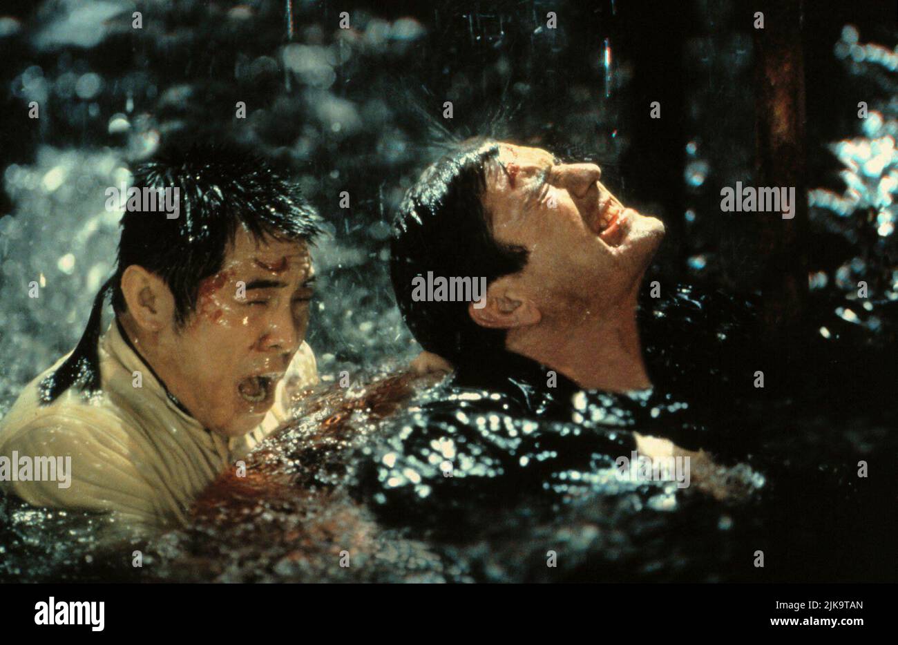 Jet Li & Mel Gibson film: Létal Wearon 4 (USA 1998) Directeur: Richard donner 10 juillet 1998 **AVERTISSEMENT** cette photographie est à usage éditorial exclusif et est le copyright de WARNER BROS. Et/ou le photographe assigné par la Société de film ou de production et ne peut être reproduite que par des publications en conjonction avec la promotion du film ci-dessus. Un crédit obligatoire pour WARNER BROS est requis. Le photographe doit également être crédité lorsqu'il est connu. Aucune utilisation commerciale ne peut être accordée sans l'autorisation écrite de la Société du film. Banque D'Images