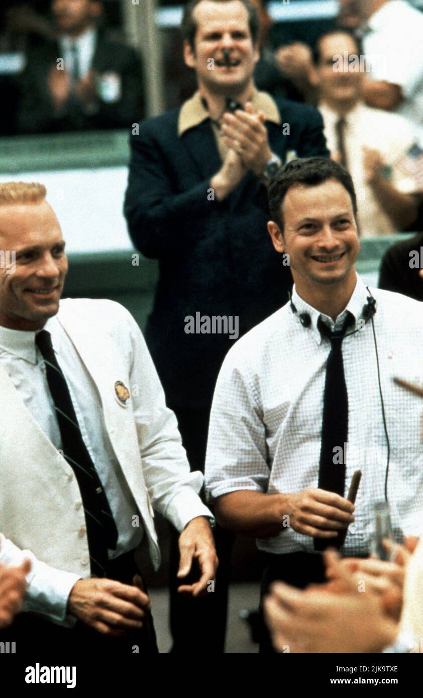 Ed Harris & Gary Sinise film Apollo 13 (USA 1995) personnages : Gene Kranz, réalisateur : Ron Howard 22 juin 1995 **AVERTISSEMENT** cette photographie est réservée à un usage éditorial et est la propriété d'UNIVERSAL et/ou du photographe désigné par The film or production Company et ne peut être reproduite que par des publications en liaison avec la promotion du film ci-dessus. Un crédit obligatoire pour UNIVERSAL est requis. Le photographe doit également être crédité lorsqu'il est connu. Aucune utilisation commerciale ne peut être accordée sans autorisation écrite de The film Company. Banque D'Images