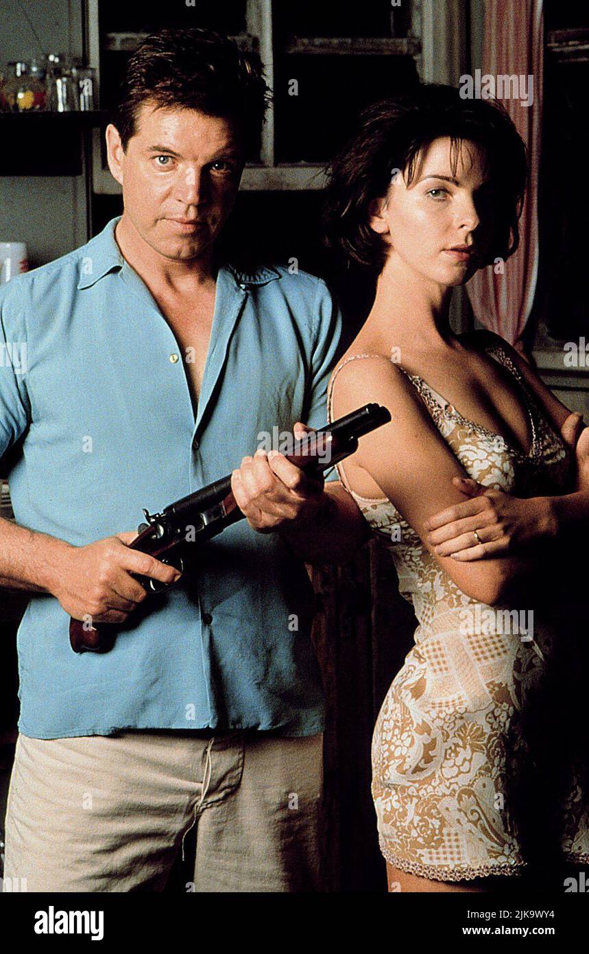 Colin Friels & Jacqueline McKenzie film Mr. Reliable (1995) personnages : Wally Mellish & Beryl Muddle réalisateur : Nadia Tass 22 novembre 1996 **AVERTISSEMENT** cette photographie est à usage éditorial exclusif et est la propriété de GRAMERCY et/ou du photographe assigné par la société de production et ne peut être reproduite que par des publications en liaison avec la promotion du film ci-dessus. Un crédit obligatoire à GRAMERCY est requis. Le photographe doit également être crédité lorsqu'il est connu. Aucune utilisation commerciale ne peut être accordée sans autorisation écrite de The film Company. Banque D'Images