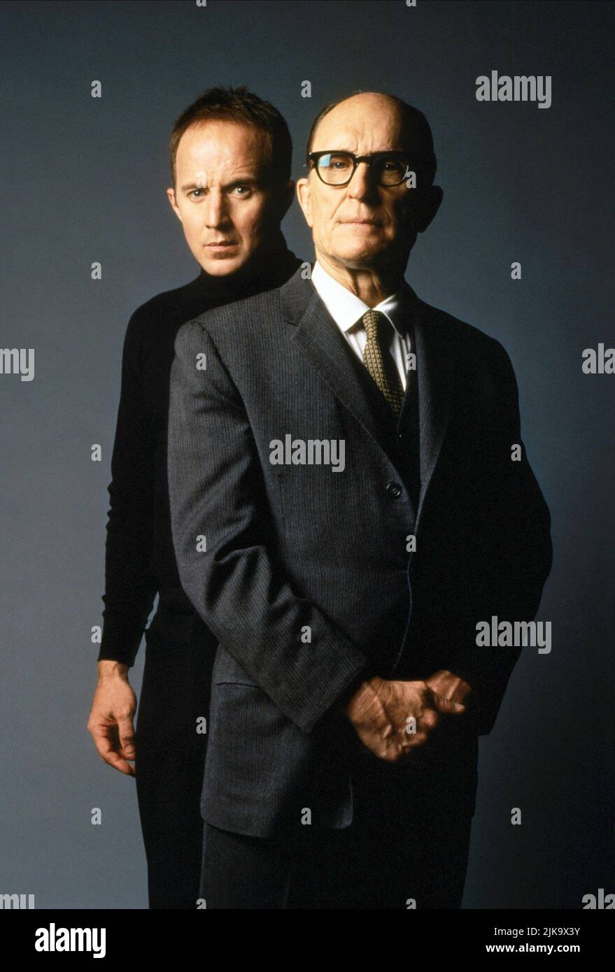 Arliss Howard & Robert Duvall film: The Man When Sheption Eichmann (USA/ARG 1996) personnages: Peter Malkin & Adolf Eichmann Directeur: William A. Graham 10 novembre 1996 **AVERTISSEMENT** cette photographie est destinée à un usage éditorial exclusif et est protégée par les droits d'auteur de TURNER PICTURES et/ou du photographe assigné par la Société de film ou de production et ne peut être reproduite que par des publications en conjonction avec la promotion du film ci-dessus. Un crédit obligatoire pour LES PHOTOS DE TURNER est requis. Le photographe doit également être crédité lorsqu'il est connu. Aucune utilisation commerciale ne peut être accordée sans l'autorisation écrite du Banque D'Images