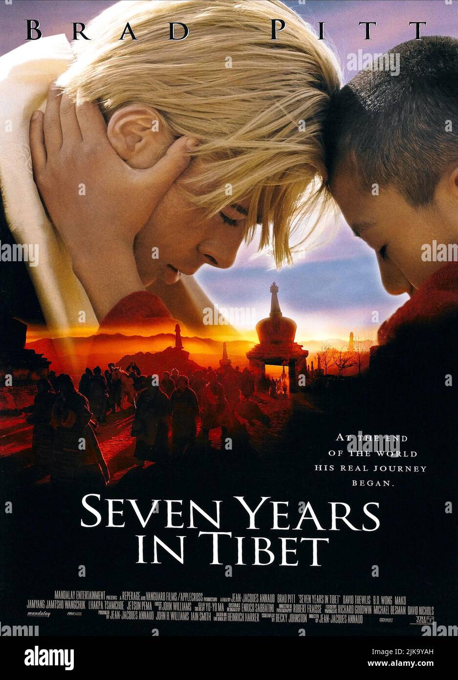 Brad Pitt & Jamyang Jamtsho Wangchuk Poster film: Seven Years in Tibet (USA/UK 1997) personnages: Heinrich Harrer, Dalaï Lama, 14 ans Directeur: Jean-Jacques Annaud 13 septembre 1997 **AVERTISSEMENT** cette photographie est destinée à un usage éditorial exclusif et est protégée par le droit d'auteur de COLUMBIA TRISTAR et/ou du photographe attribué par la Société de film ou de production et ne peut être reproduite que par des publications dans le cadre de la promotion du film ci-dessus. Un crédit obligatoire pour COLUMBIA TRISTAR est requis. Le photographe doit également être crédité lorsqu'il est connu. Aucune utilisation commerciale ne peut être accordée sans autorisation Banque D'Images