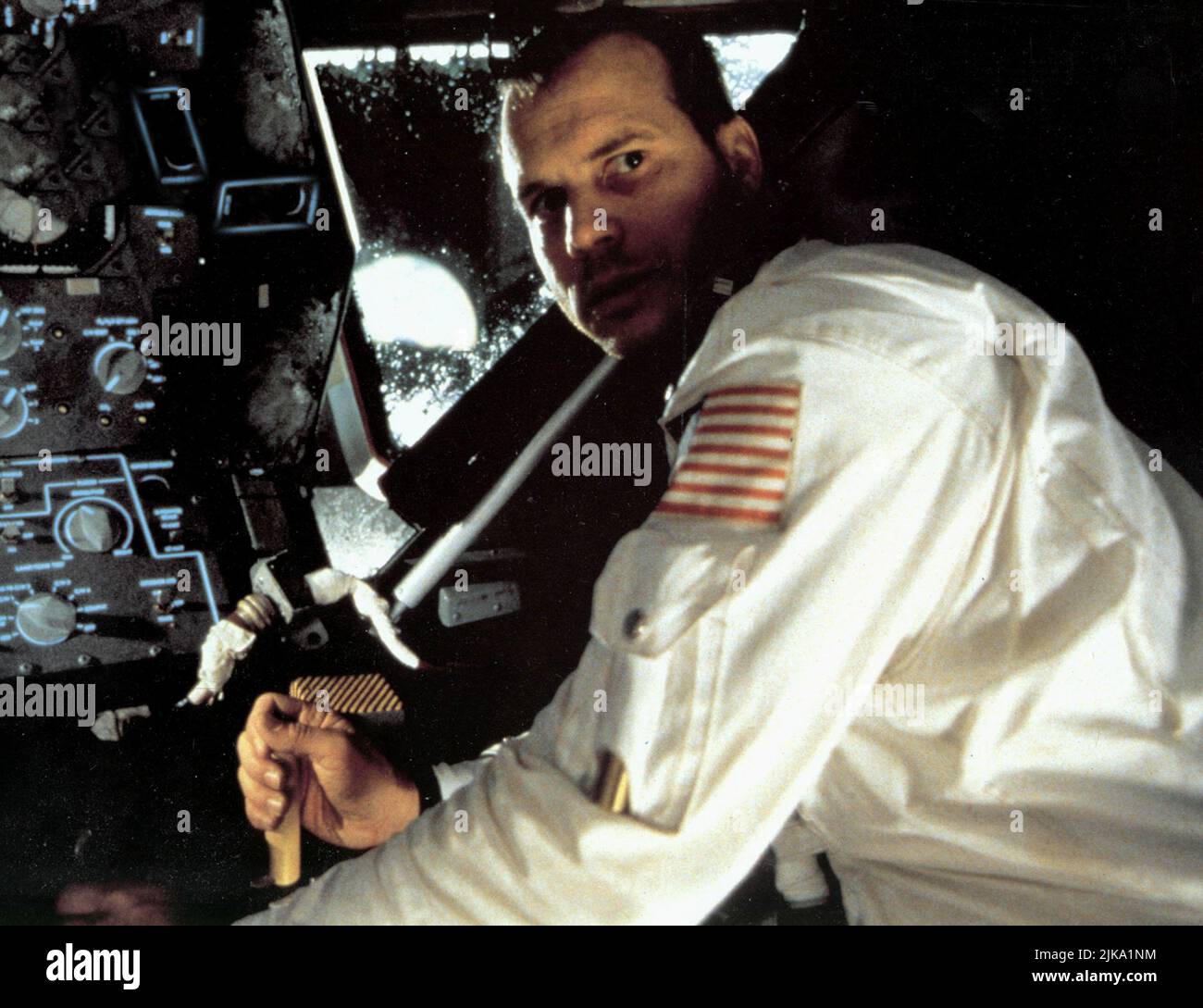 Bill Paxton film: Apollo 13 (USA 1995) personnages: Fred Haise Directeur: Ron Howard 22 juin 1995 **AVERTISSEMENT** cette photographie est destinée à un usage éditorial exclusif et est le droit d'auteur d'UNIVERSAL et/ou du photographe attribué par la Société de film ou de production et ne peut être reproduite que par des publications en conjonction avec la promotion du film ci-dessus. Un crédit obligatoire pour UNIVERSEL est requis. Le photographe doit également être crédité lorsqu'il est connu. Aucune utilisation commerciale ne peut être accordée sans l'autorisation écrite de la Société du film. Banque D'Images