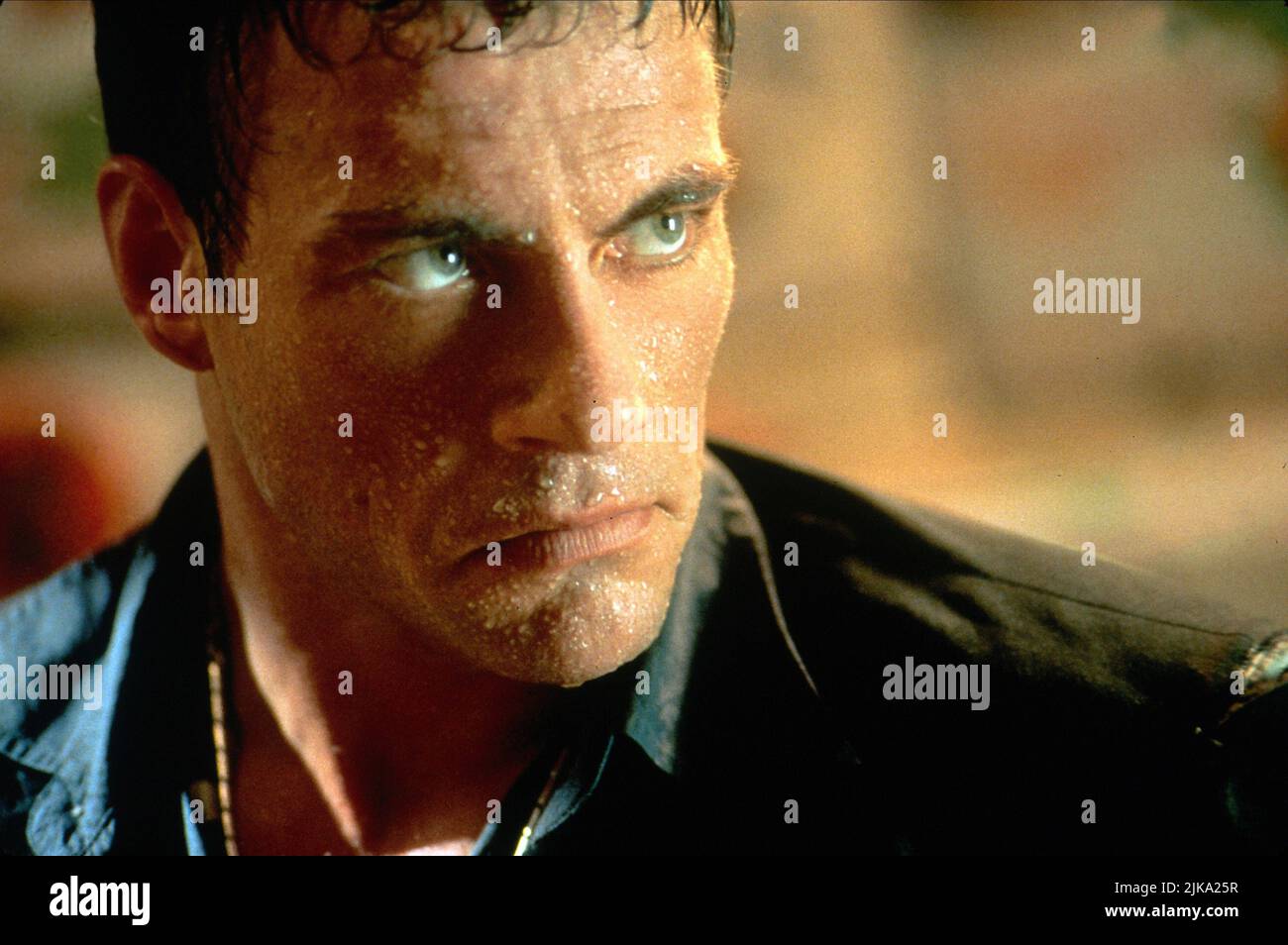 Jean-Claude Van Damme film Knock Off (1998) personnages : Marcus Ray réalisateur : Hark Tsui 17 juillet 1998 **AVERTISSEMENT** cette photographie est réservée à un usage éditorial et est la propriété de TRISTAR et/ou du photographe désigné par le film ou la société de production et ne peut être reproduite que par des publications en liaison avec la promotion du film ci-dessus. Un crédit obligatoire pour TRISTAR est requis. Le photographe doit également être crédité lorsqu'il est connu. Aucune utilisation commerciale ne peut être accordée sans autorisation écrite de The film Company. Banque D'Images