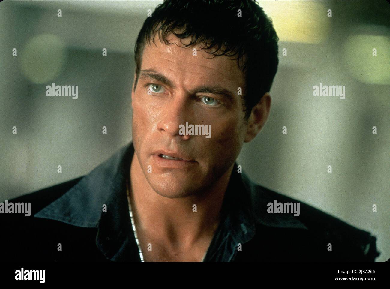 Jean-Claude Van Damme film Knock Off (1998) personnages : Marcus Ray réalisateur : Hark Tsui 17 juillet 1998 **AVERTISSEMENT** cette photographie est réservée à un usage éditorial et est la propriété de TRISTAR et/ou du photographe désigné par le film ou la société de production et ne peut être reproduite que par des publications en liaison avec la promotion du film ci-dessus. Un crédit obligatoire pour TRISTAR est requis. Le photographe doit également être crédité lorsqu'il est connu. Aucune utilisation commerciale ne peut être accordée sans autorisation écrite de The film Company. Banque D'Images