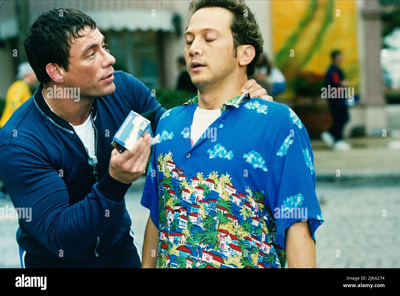 Jean-Claude Van Damme & Rob Schneider film Knock Off (1998) personnages : Marcus Ray & Tommy Hendricks réalisateur : Hark Tsui 17 juillet 1998 **AVERTISSEMENT** cette photographie est à usage éditorial exclusif et est la propriété de TRISTAR et/ou du photographe assigné par la société de production et ne peut être reproduite que par des publications en liaison avec la promotion du film ci-dessus. Un crédit obligatoire pour TRISTAR est requis. Le photographe doit également être crédité lorsqu'il est connu. Aucune utilisation commerciale ne peut être accordée sans autorisation écrite de The film Company. Banque D'Images