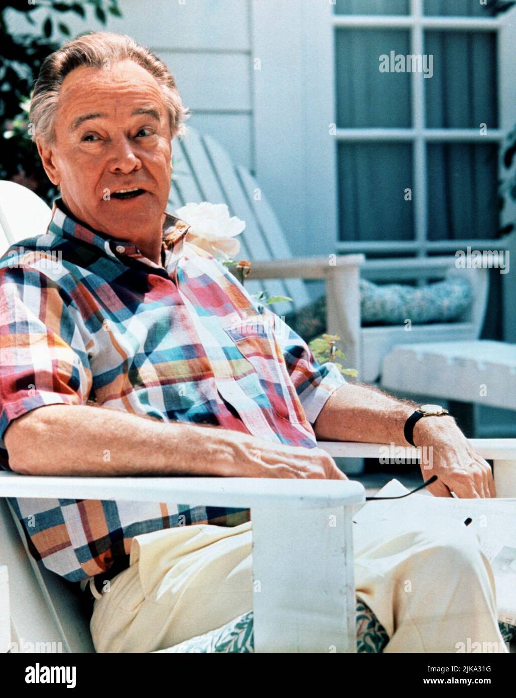 Jack Lemmon film: The Odd couple II (USA 1988) personnages: Felix Ungar Directeur: Howard Deutch 10 avril 1998 **AVERTISSEMENT** cette photographie est destinée à un usage éditorial exclusif et est le copyright des IMAGES PARAMOUNT et/ou du photographe assigné par la Société de film ou de production et ne peut être reproduite que par des publications en conjonction avec la promotion du film ci-dessus. Un crédit obligatoire pour LES PHOTOS PARAMOUNT est requis. Le photographe doit également être crédité lorsqu'il est connu. Aucune utilisation commerciale ne peut être accordée sans l'autorisation écrite de la Société du film. Banque D'Images