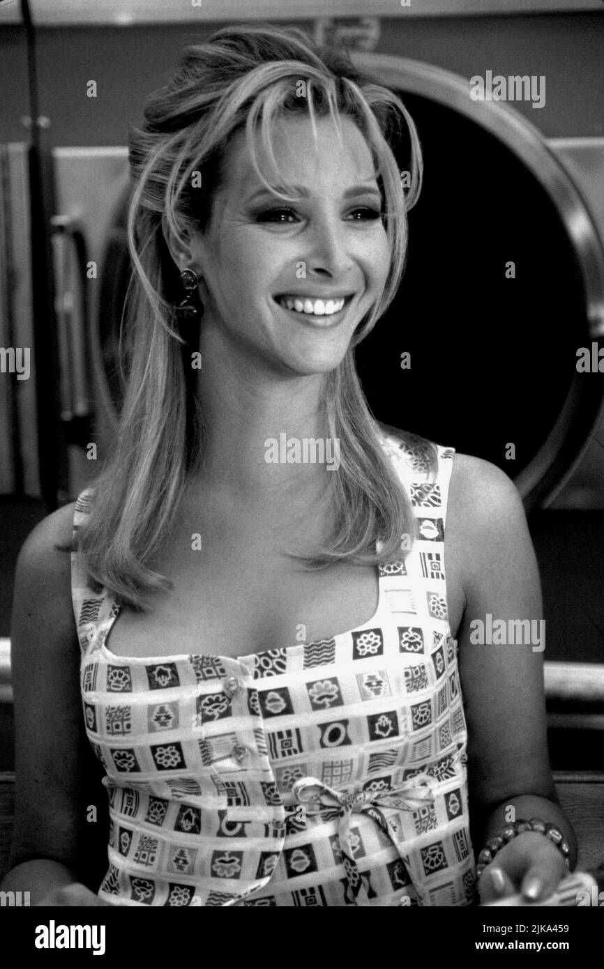 Lisa Kudrow film: Romy and Michele'S High School Reunion (1997) personnages: Michele Weinberger Directeur: David Mirkin 25 avril 1997 **AVERTISSEMENT** cette photographie est à usage éditorial exclusif et est le droit d'auteur de BUENA VISTA et/ou le photographe assigné par la Société du film ou de la production et ne peut être reproduite que par des publications dans le cadre de la promotion du film ci-dessus. Un crédit obligatoire pour BUENA VISTA est requis. Le photographe doit également être crédité lorsqu'il est connu. Aucune utilisation commerciale ne peut être accordée sans l'autorisation écrite de la Société du film. Banque D'Images