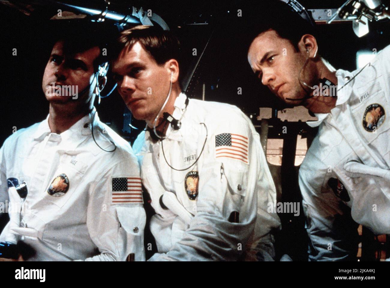 Bill Paxton, Kevin Bacon, Tom Hanks film: Apollo 13 (USA 1995) personnages: Fred Haise,Jack Swigert,Jim Lovell Directeur: Ron Howard 22 juin 1995 **AVERTISSEMENT** cette photographie est destinée à un usage éditorial exclusif et est le droit d'auteur d'UNIVERSAL et/ou du photographe attribué par la Société de film ou de production et ne peut être reproduite que par des publications en conjonction avec la promotion du film ci-dessus. Un crédit obligatoire pour UNIVERSEL est requis. Le photographe doit également être crédité lorsqu'il est connu. Aucune utilisation commerciale ne peut être accordée sans l'autorisation écrite de la Société du film. Banque D'Images