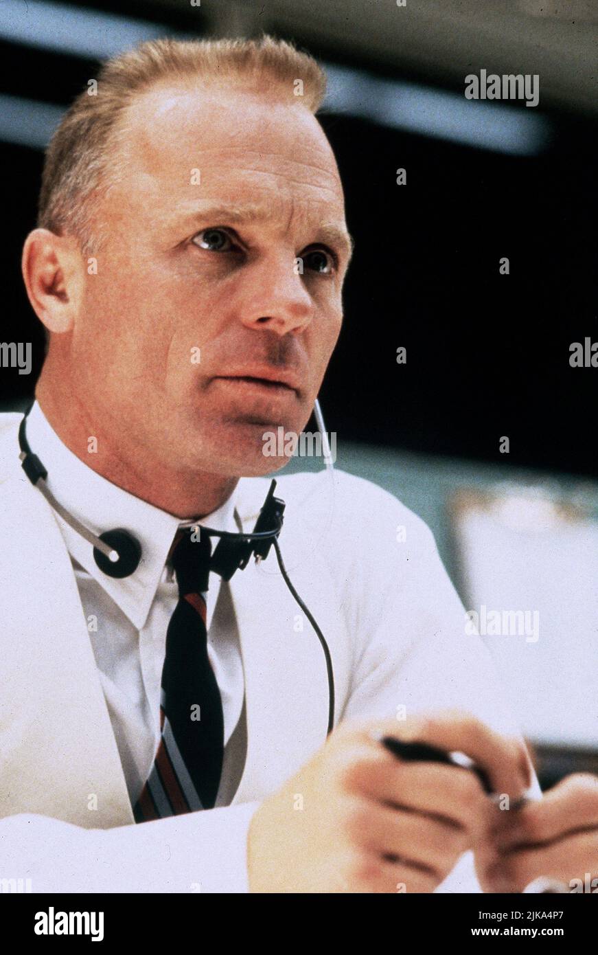 Ed Harris film Apollo 13 (USA 1995) personnages : Gene Kranz réalisateur : Ron Howard 22 juin 1995 **AVERTISSEMENT** cette photographie est réservée à un usage éditorial et est protégée par les droits d'auteur d'UNIVERSAL et/ou du photographe désigné par The film or production Company et ne peut être reproduite que par des publications dans le cadre de la promotion du film ci-dessus. Un crédit obligatoire pour UNIVERSAL est requis. Le photographe doit également être crédité lorsqu'il est connu. Aucune utilisation commerciale ne peut être accordée sans autorisation écrite de The film Company. Banque D'Images