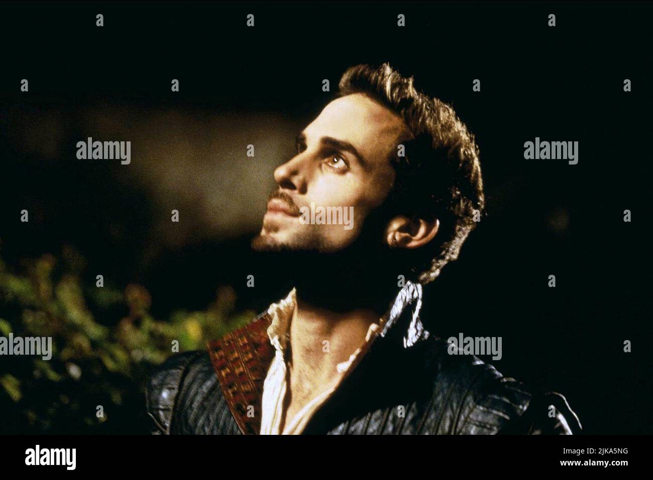 Joseph Fiennes film: Shakespeare in Love (USA 1998) personnages: Will Shakespeare Directeur: John Madden 03 décembre 1998 **AVERTISSEMENT** cette photographie est destinée à un usage éditorial exclusif et est le droit d'auteur d'UNIVERSAL et/ou du photographe assigné par la Société de film ou de production et ne peut être reproduite que par des publications en conjonction avec la promotion du film ci-dessus. Un crédit obligatoire pour UNIVERSEL est requis. Le photographe doit également être crédité lorsqu'il est connu. Aucune utilisation commerciale ne peut être accordée sans l'autorisation écrite de la Société du film. Banque D'Images