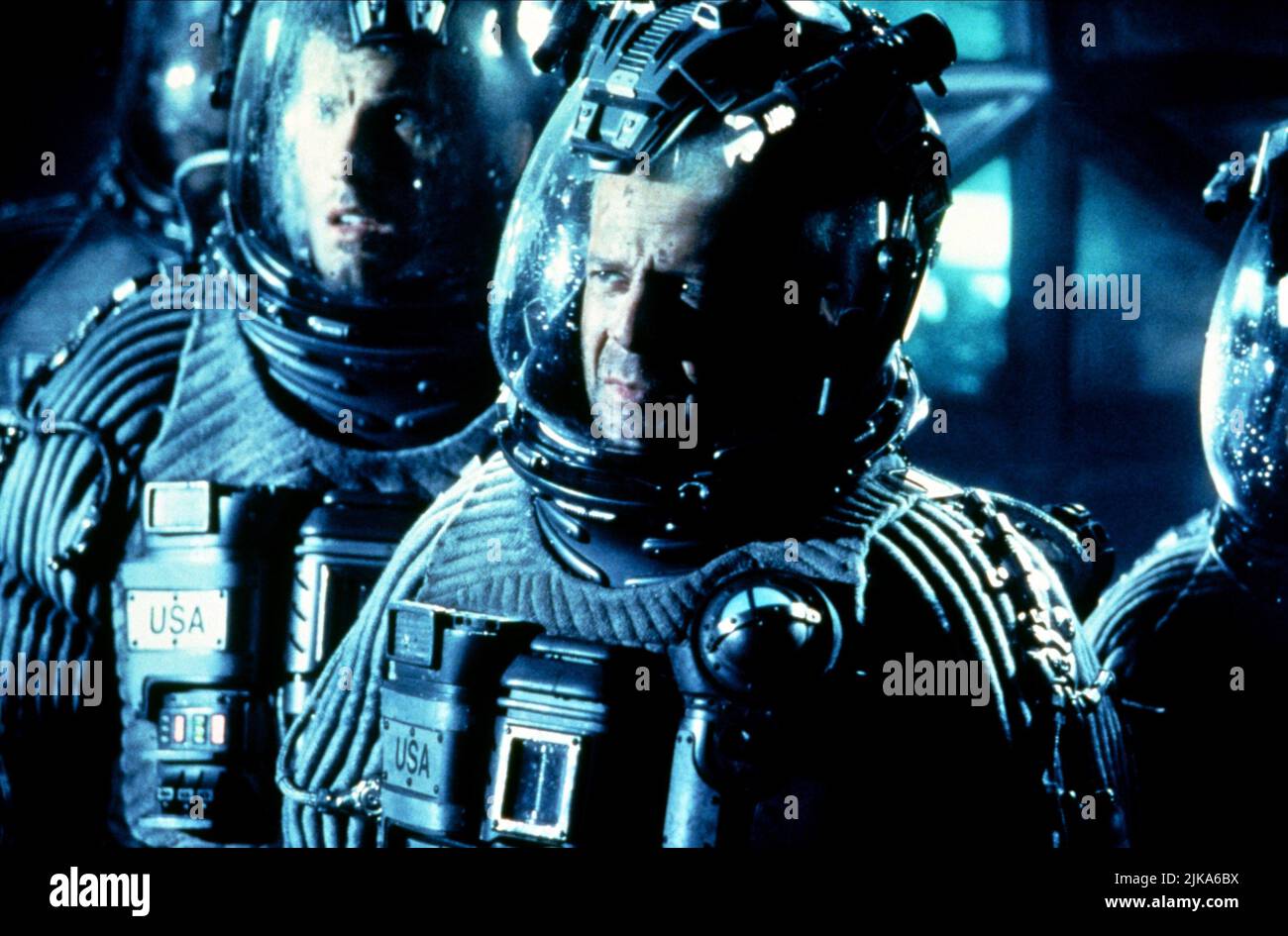 Ben Affleck & Bruce Willis film: Armageddon (USA 1998) personnages: A.J. Frost & Harry S. Stamper Directeur : Michael Bay 30 juin 1998 **AVERTISSEMENT** cette photographie est à usage éditorial exclusif et est le droit d'auteur de TOUCHSTONE et/ou le photographe assigné par la Société de film ou de production et ne peut être reproduite que par des publications en conjonction avec la promotion du film ci-dessus. Un crédit obligatoire pour TOUCHSTONE est requis. Le photographe doit également être crédité lorsqu'il est connu. Aucune utilisation commerciale ne peut être accordée sans l'autorisation écrite de la Société du film. Banque D'Images