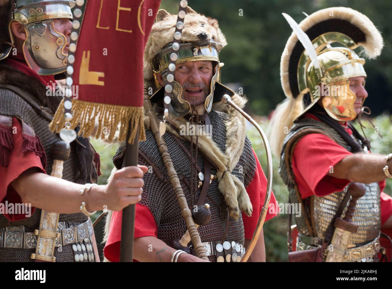 Palais romain de Fishbourne, West Sussex. La Garde de rue Ermine une reconstitution et une histoire vivante de la société de la vie militaire romaine. Imaginez Terry Applin Banque D'Images