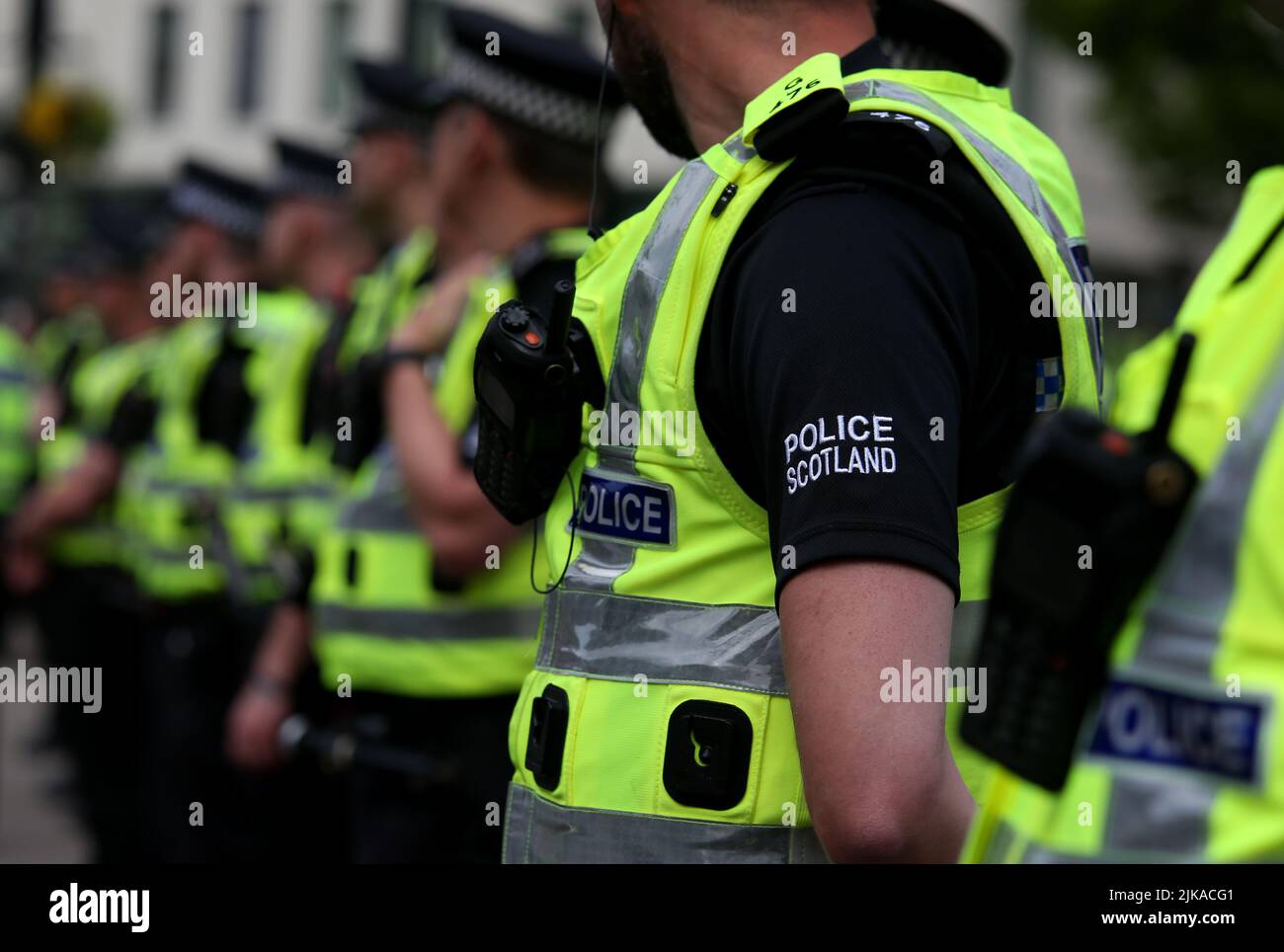 Photo du dossier datée du 04/06/16 des officiers de police écossais, alors que la police à Édimbourg a averti tous les criminels potentiels que les officiers vont augmenter les patrouilles pendant le mois d'août, car environ un million de touristes sont sur le point de affluer vers la capitale écossaise. Banque D'Images