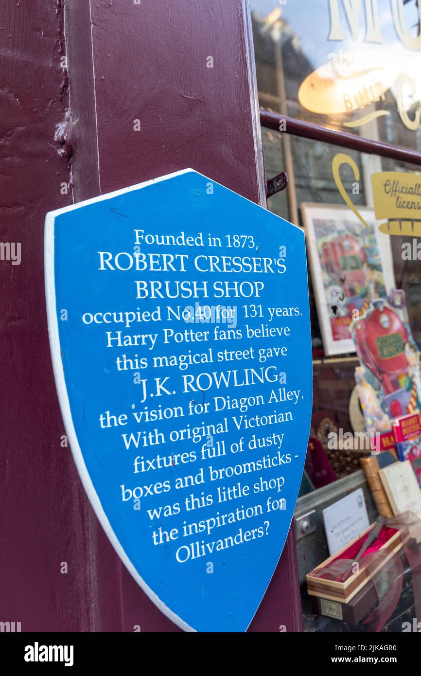 Victoria Street plaque d'Édimbourg pour Robert Cressers brosse shop et inspiration pour J K Rowling, Diagon Alley, Écosse, Royaume-Uni Banque D'Images