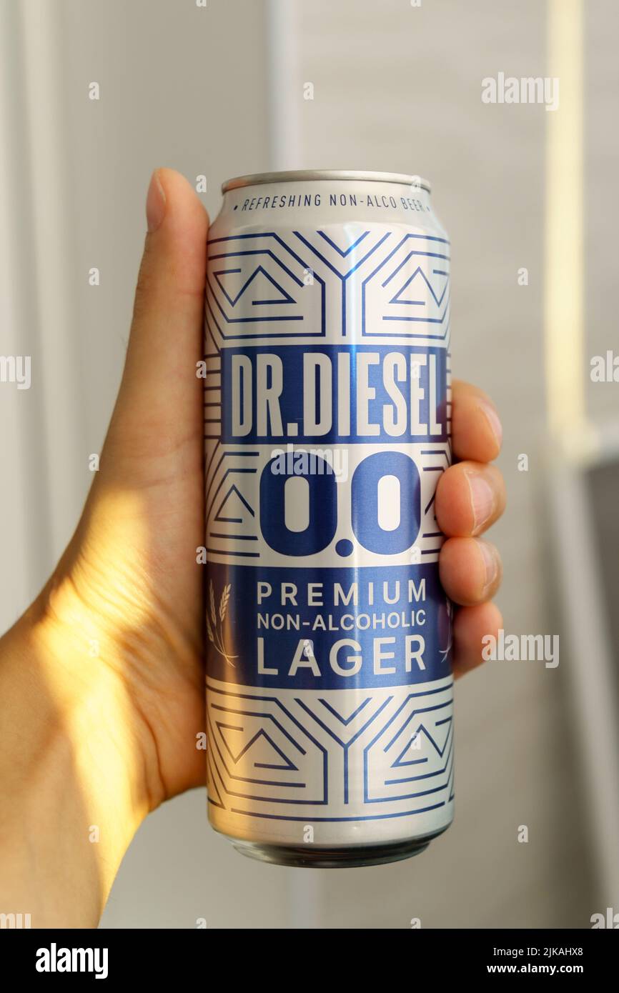 Tyumen, Russie-22 juillet 2022: Dr. Diesel Lager non-alcoolique. Brasseries United Heineken Banque D'Images