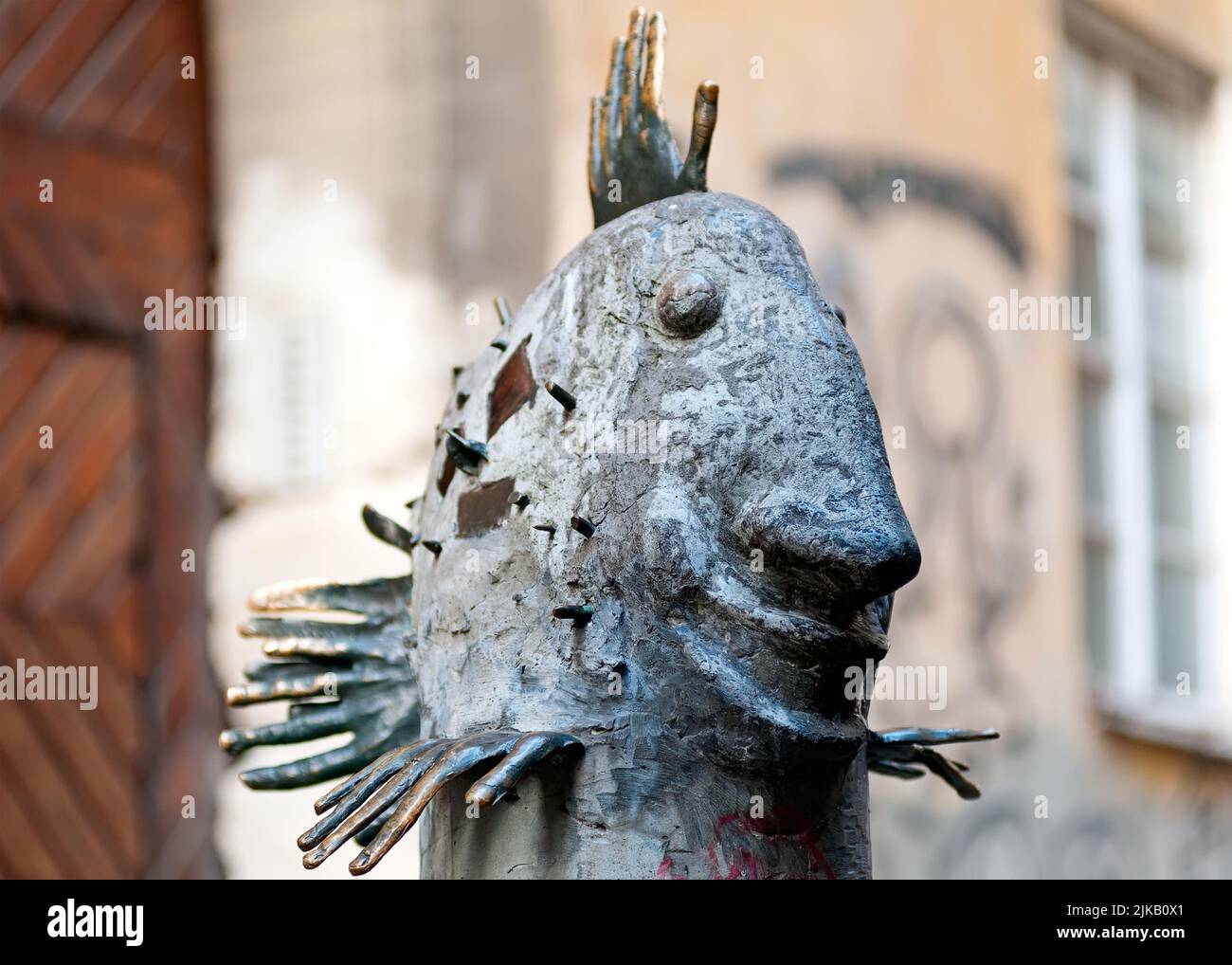 La sculpture du poisson qui Laughs à Lviv Ukraine Banque D'Images