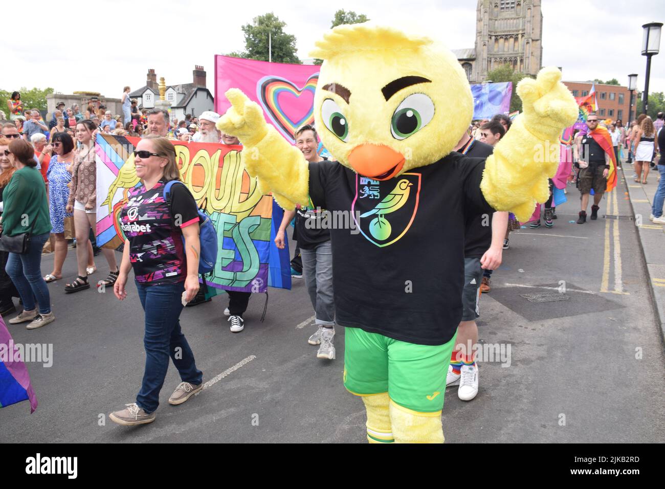 Norwich Pride, juillet 2022, Royaume-Uni. Norwich FC mascotte capitaine canari Banque D'Images