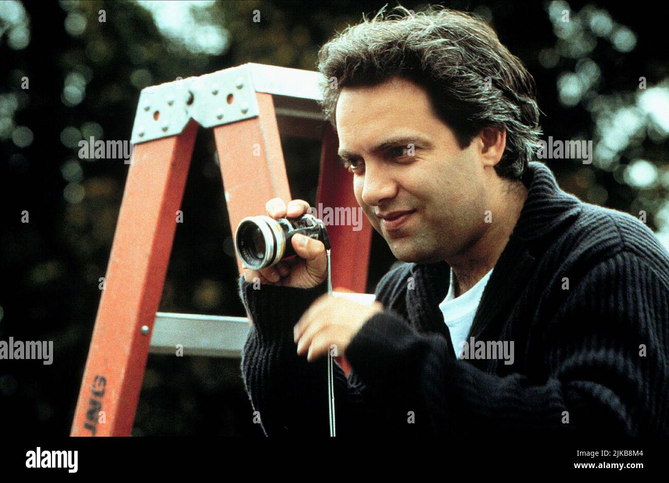 Sam Mendez film American Beauty (USA 1999) réalisateur : Sam Mendes 08 septembre 1999 **AVERTISSEMENT** cette photographie est réservée à un usage éditorial et est protégée par les droits d'auteur de DREAMWORKS SKG et/ou du photographe désigné par le film ou la société de production et ne peut être reproduite que par des publications dans le cadre de la promotion du film ci-dessus. Un crédit obligatoire pour DREAMWORKS SKG est requis. Le photographe doit également être crédité lorsqu'il est connu. Aucune utilisation commerciale ne peut être accordée sans autorisation écrite de The film Company. Banque D'Images