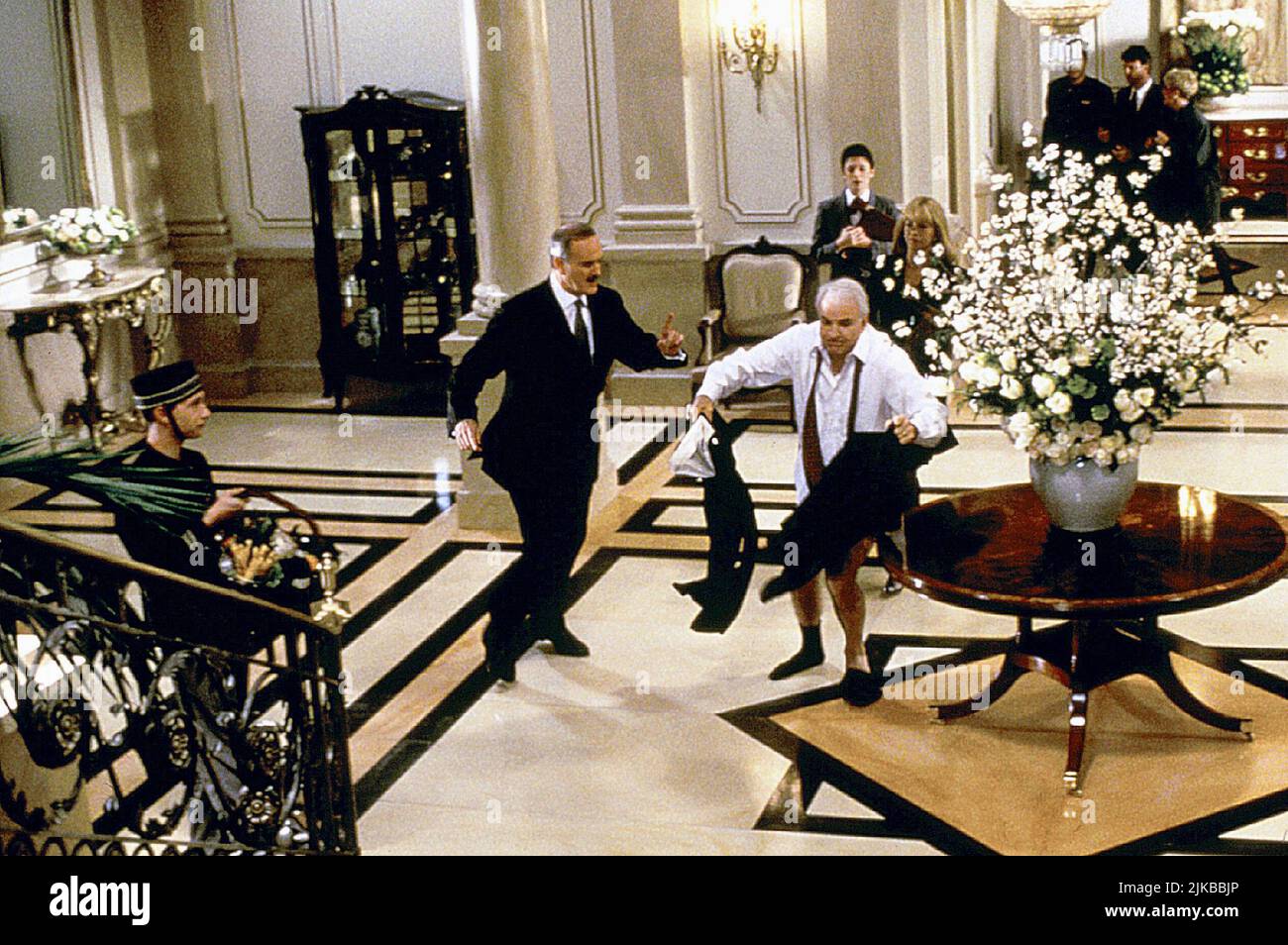 John Cleese & Steve Martin film The Out-of-Towners (1999) personnages : Mr. Mersault & Henry Clark réalisateur : Sam Weisman 02 avril 1999 **AVERTISSEMENT** cette photographie est réservée à un usage éditorial et est la propriété de PARAMOUNT et/ou du photographe assigné par la société de production et ne peut être reproduite que par des publications en liaison avec la promotion du film ci-dessus. Un crédit obligatoire à PARAMOUNT est requis. Le photographe doit également être crédité lorsqu'il est connu. Aucune utilisation commerciale ne peut être accordée sans autorisation écrite de The film Company. Banque D'Images John Cleese & Steve Martin film The Out-of-Towners (1999) personnages : Mr. Mersault & Henry Clark réalisateur : Sam Weisman 02 avril 1999 **AVERTISSEMENT** cette photographie est réservée à un usage éditorial et est la propriété de PARAMOUNT et/ou du photographe assigné par la société de production et ne peut être reproduite que par des publications en liaison avec la promotion du film ci-dessus. Un crédit obligatoire à PARAMOUNT est requis. Le photographe doit également être crédité lorsqu'il est connu. Aucune utilisation commerciale ne peut être accordée sans autorisation écrite de The film Company. Banque D'Images