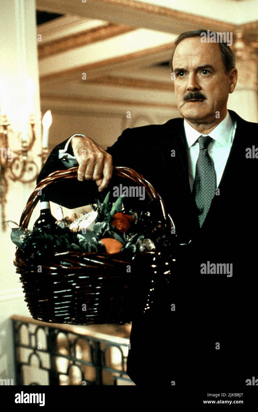 John Cleese film The Out-of-Towners (1999) personnages : Mr. Mersault réalisateur : Sam Weisman 02 avril 1999 **AVERTISSEMENT** cette photographie est à usage éditorial exclusif et est la propriété de PARAMOUNT et/ou du photographe désigné par la société de production et ne peut être reproduite que par des publications en liaison avec la promotion du film ci-dessus. Un crédit obligatoire à PARAMOUNT est requis. Le photographe doit également être crédité lorsqu'il est connu. Aucune utilisation commerciale ne peut être accordée sans autorisation écrite de The film Company. Banque D'Images John Cleese film The Out-of-Towners (1999) personnages : Mr. Mersault réalisateur : Sam Weisman 02 avril 1999 **AVERTISSEMENT** cette photographie est à usage éditorial exclusif et est la propriété de PARAMOUNT et/ou du photographe désigné par la société de production et ne peut être reproduite que par des publications en liaison avec la promotion du film ci-dessus. Un crédit obligatoire à PARAMOUNT est requis. Le photographe doit également être crédité lorsqu'il est connu. Aucune utilisation commerciale ne peut être accordée sans autorisation écrite de The film Company. Banque D'Images
