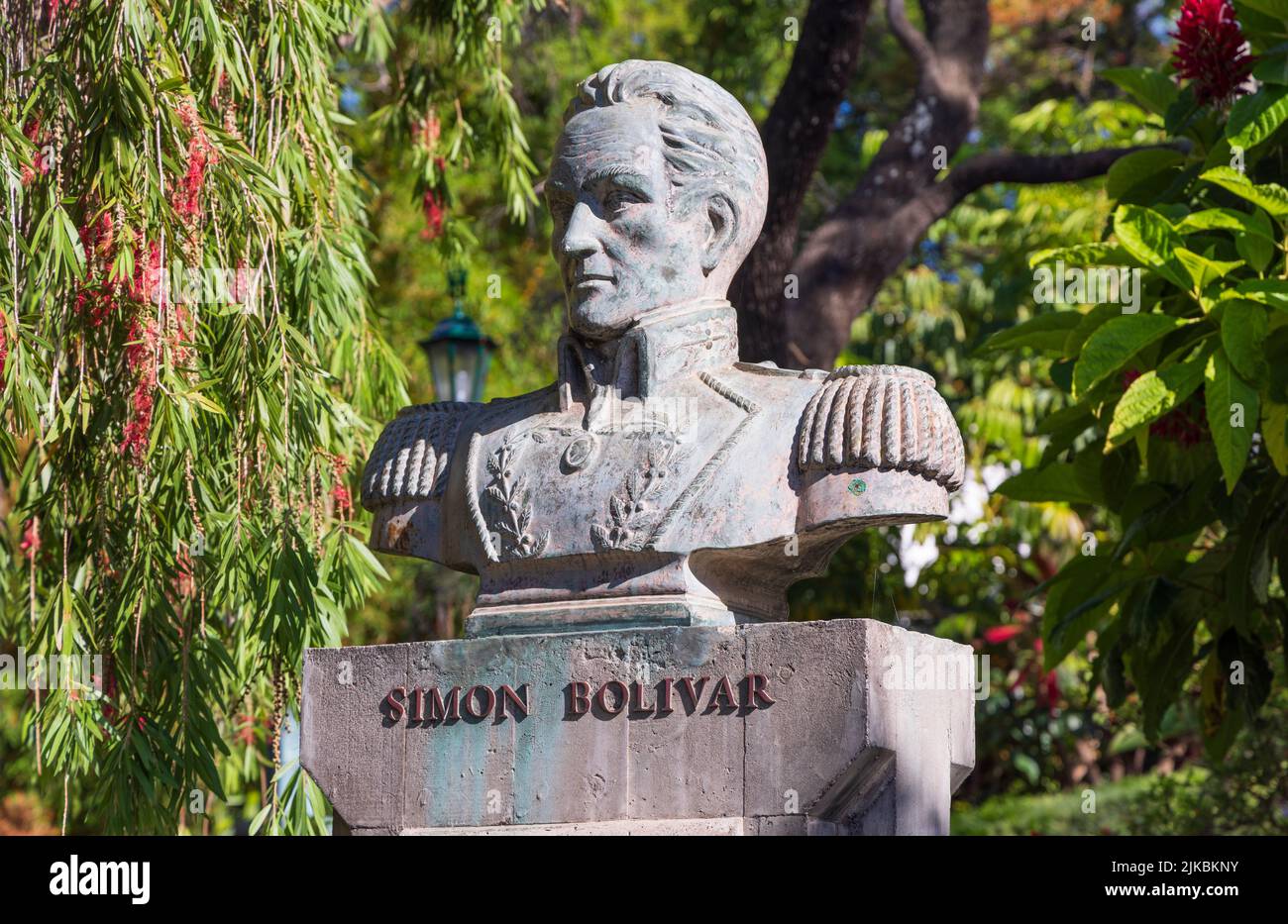 Buste du chef militaire et politique vénézuélien Simon Bolivar dans les jardins municipaux de Funchal, Madère, Portugal Banque D'Images