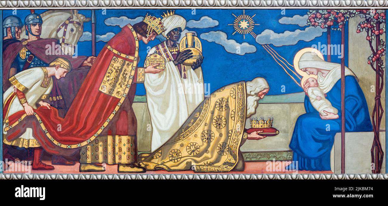 ZURICH, SUISSE - 1 JUILLET 2022 : la fresque de l'arbre Magi dans l'église Pfarrkirche Liebfrauen de Fritz Kunz (1906). Banque D'Images