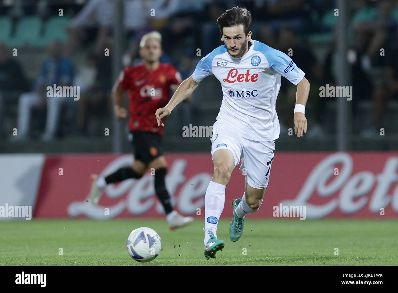 Khvicha Kvaratskhelia de SSC Napoli lors d'un match de football d'avant-saison entre SSC Napoli et RCD Mallorca au stade Teofilo Patini de caste Banque D'Images