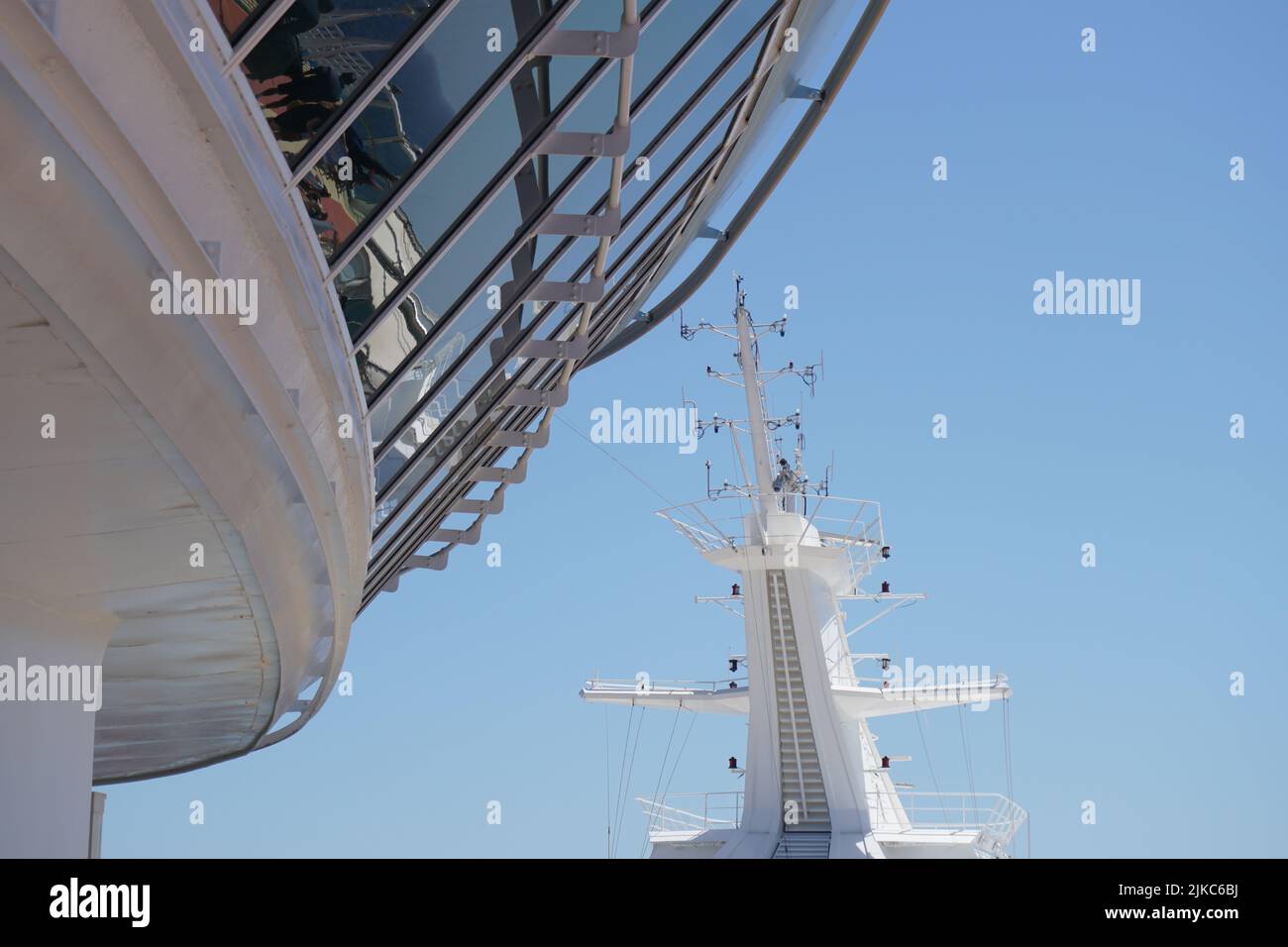 La tour de communication sur le bateau de croisière Discovery 2, exploité par Marella Cruises Banque D'Images