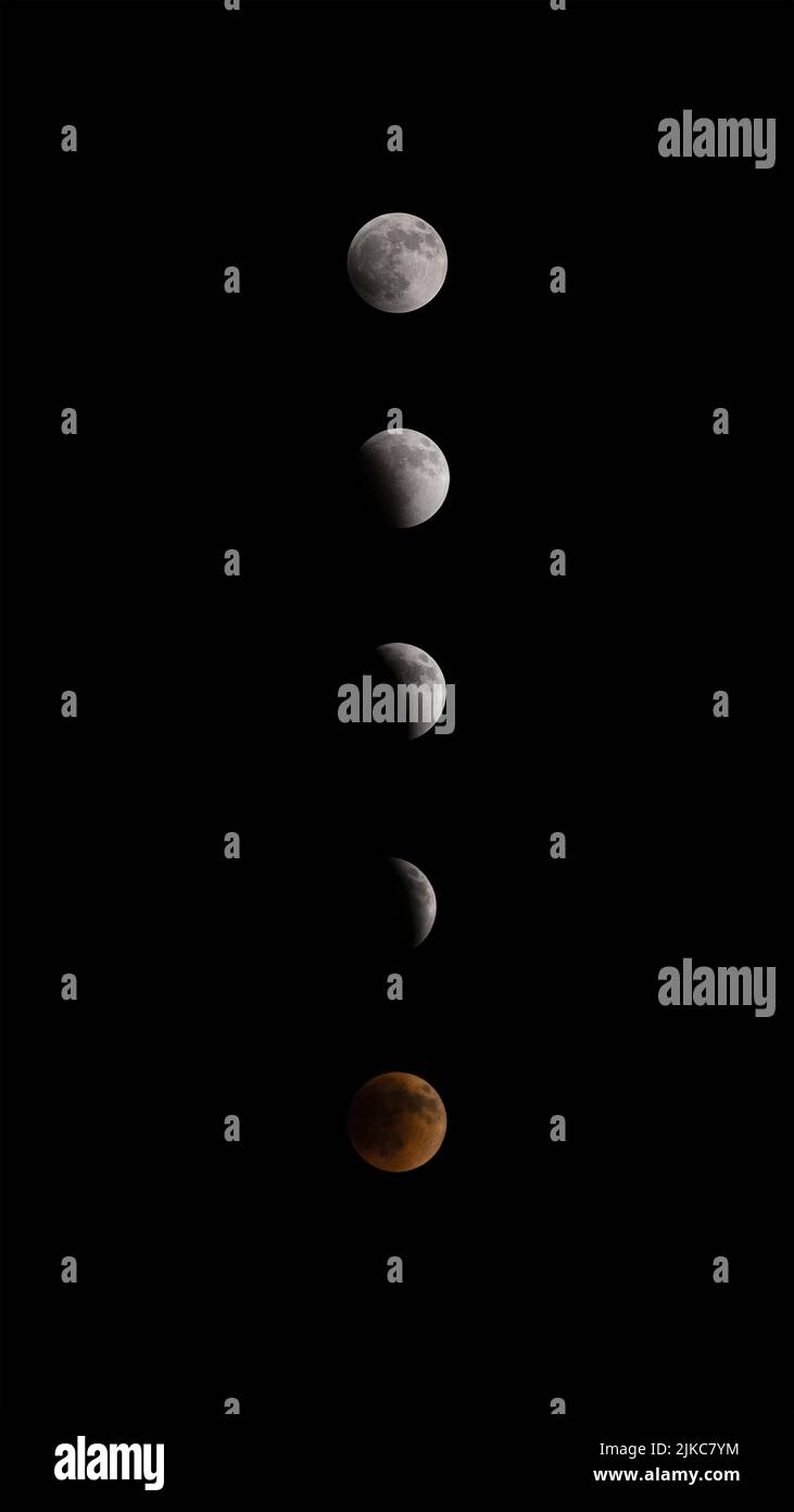 Vue verticale des phases Lunar Eclipse isolées sur un arrière-plan noir Banque D'Images