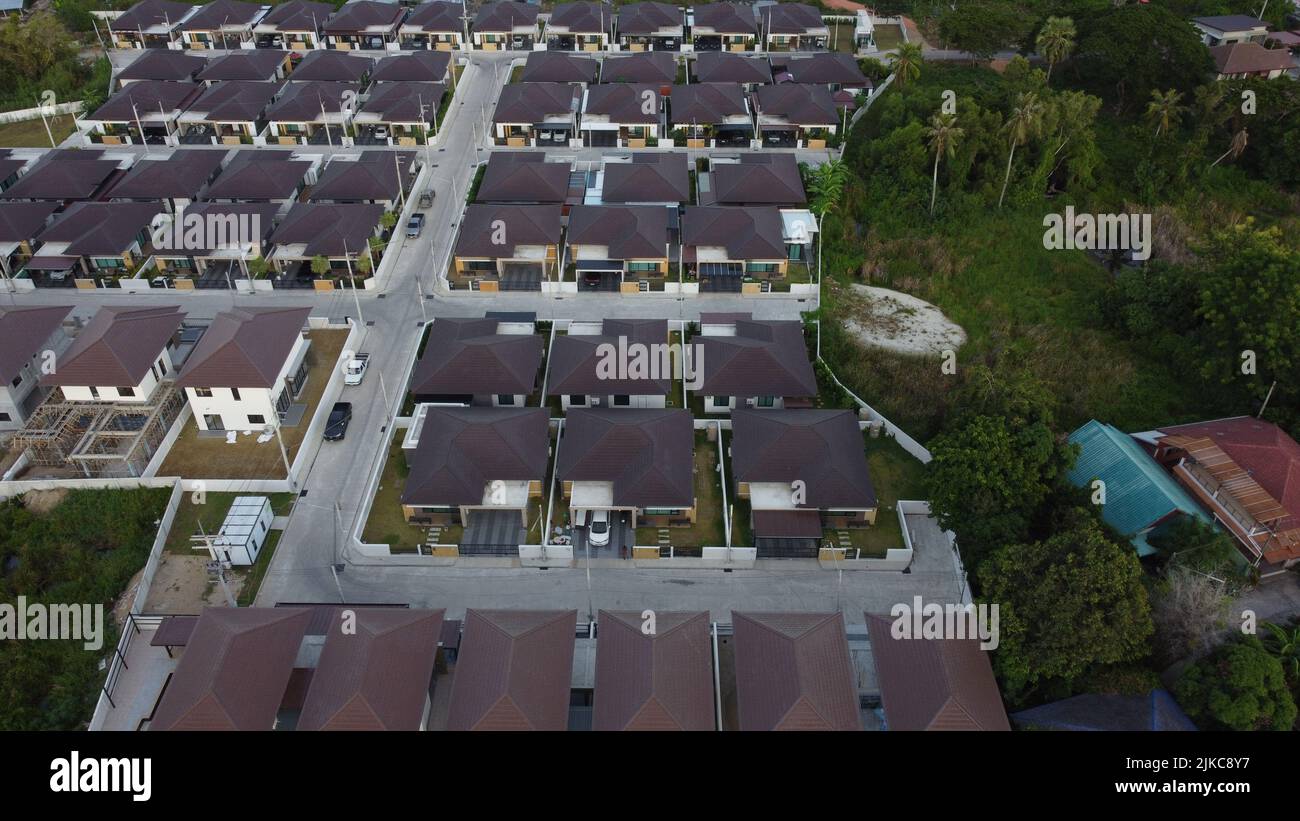 vue aérienne sur les toits de maisons modernes dans un quartier Banque D'Images