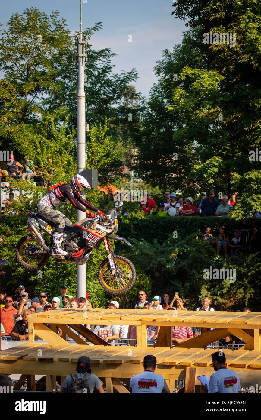 26.07.2022 Sibiu, Roumanie. Photographie d'action prise sur le site du prologue de Redbull Romaniacs. La photographie consiste en un cavalier en action sur un parcours offroad. Banque D'Images