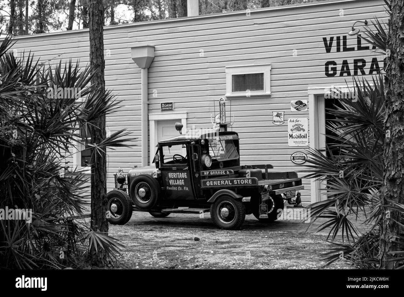 Une photo monochrome de la voiture d'époque en Floride Banque D'Images