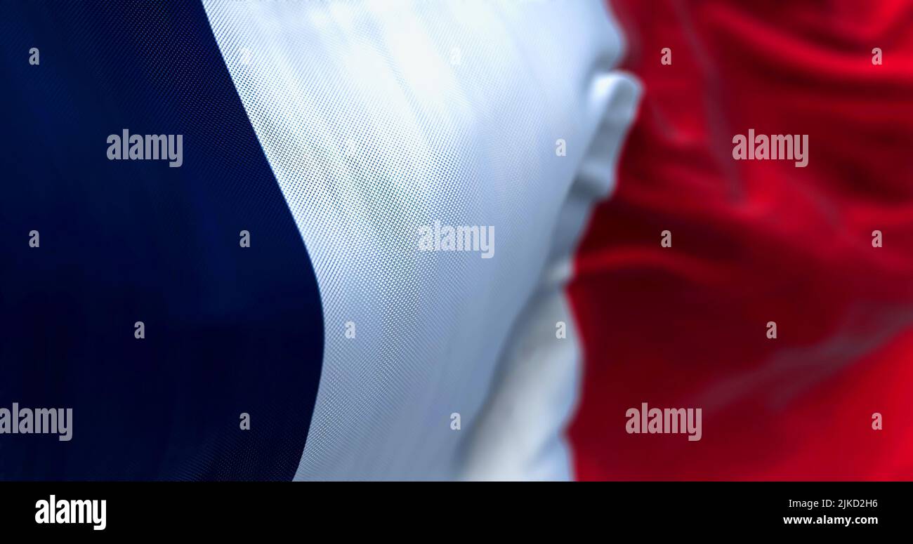 Vue rapprochée du drapeau national de la France qui agite dans le vent. La France est un pays situé en Europe occidentale. Arrière-plan de texture de tissu. Foyer sélectif Banque D'Images