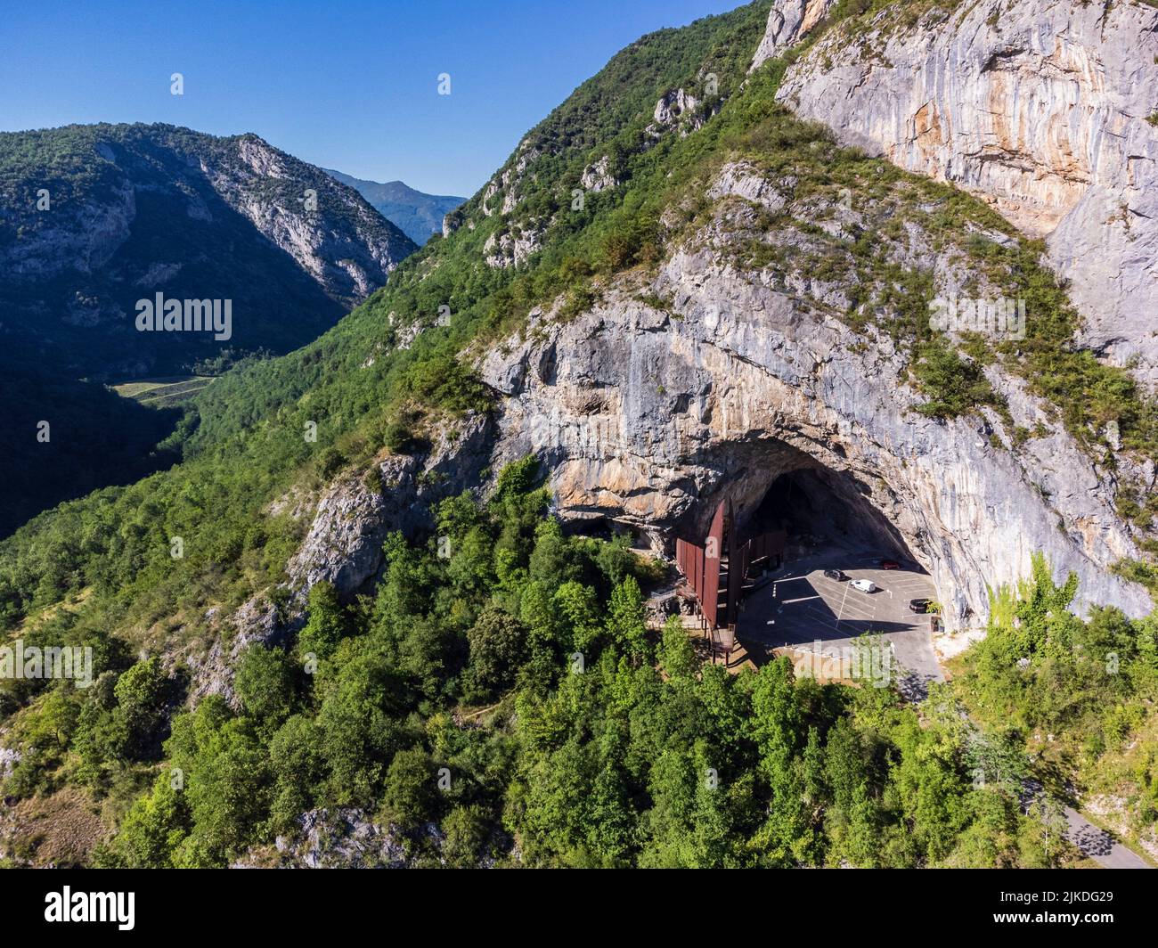Entrée de la grotte de niaux Banque de photographies et d’images à ...