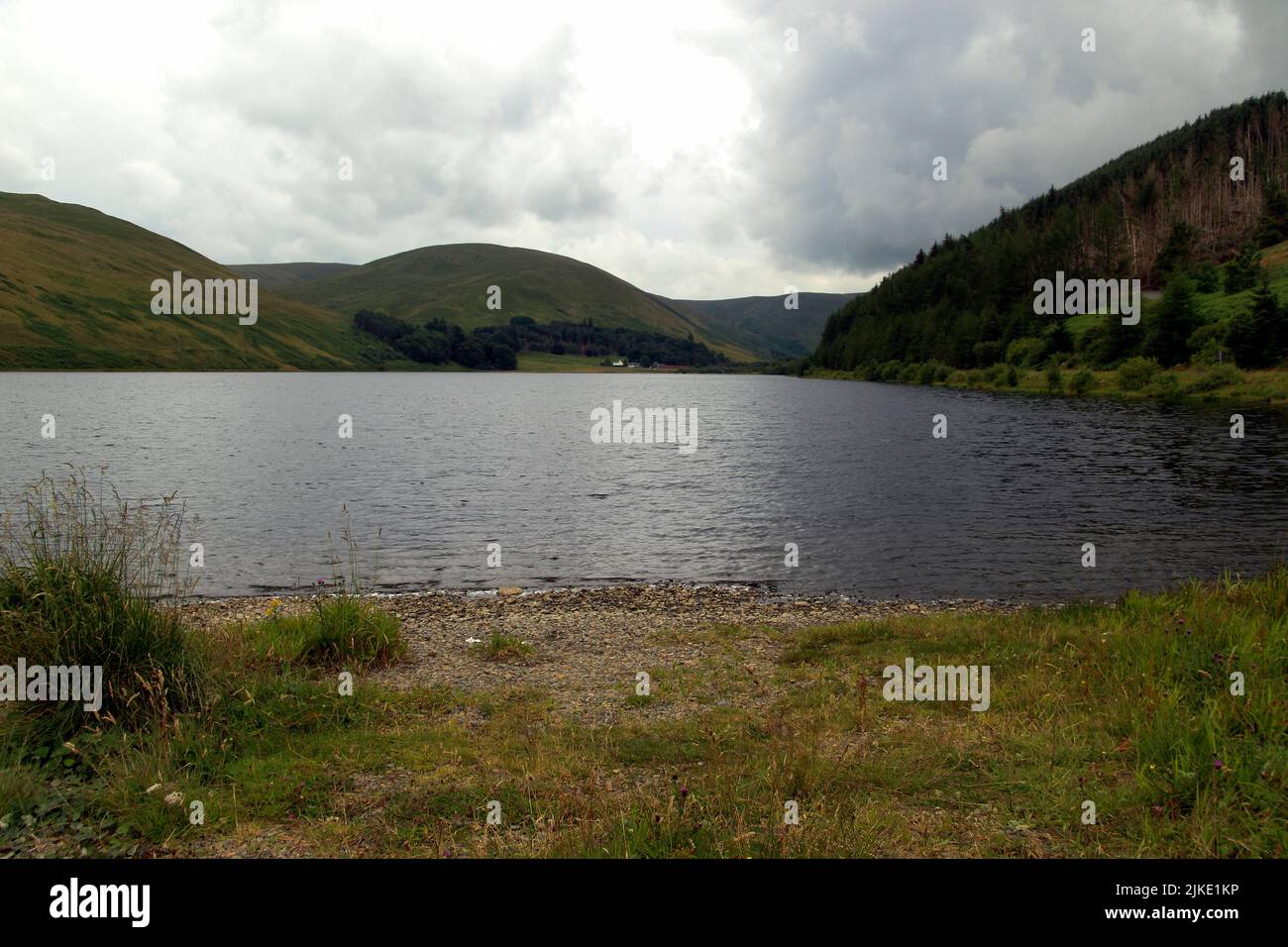 Loch écossais, St Mary's Loch, un loch d'eau douce dans les Scottish Borders, entre Selkirk et Moffat, en Écosse, au Royaume-Uni Banque D'Images