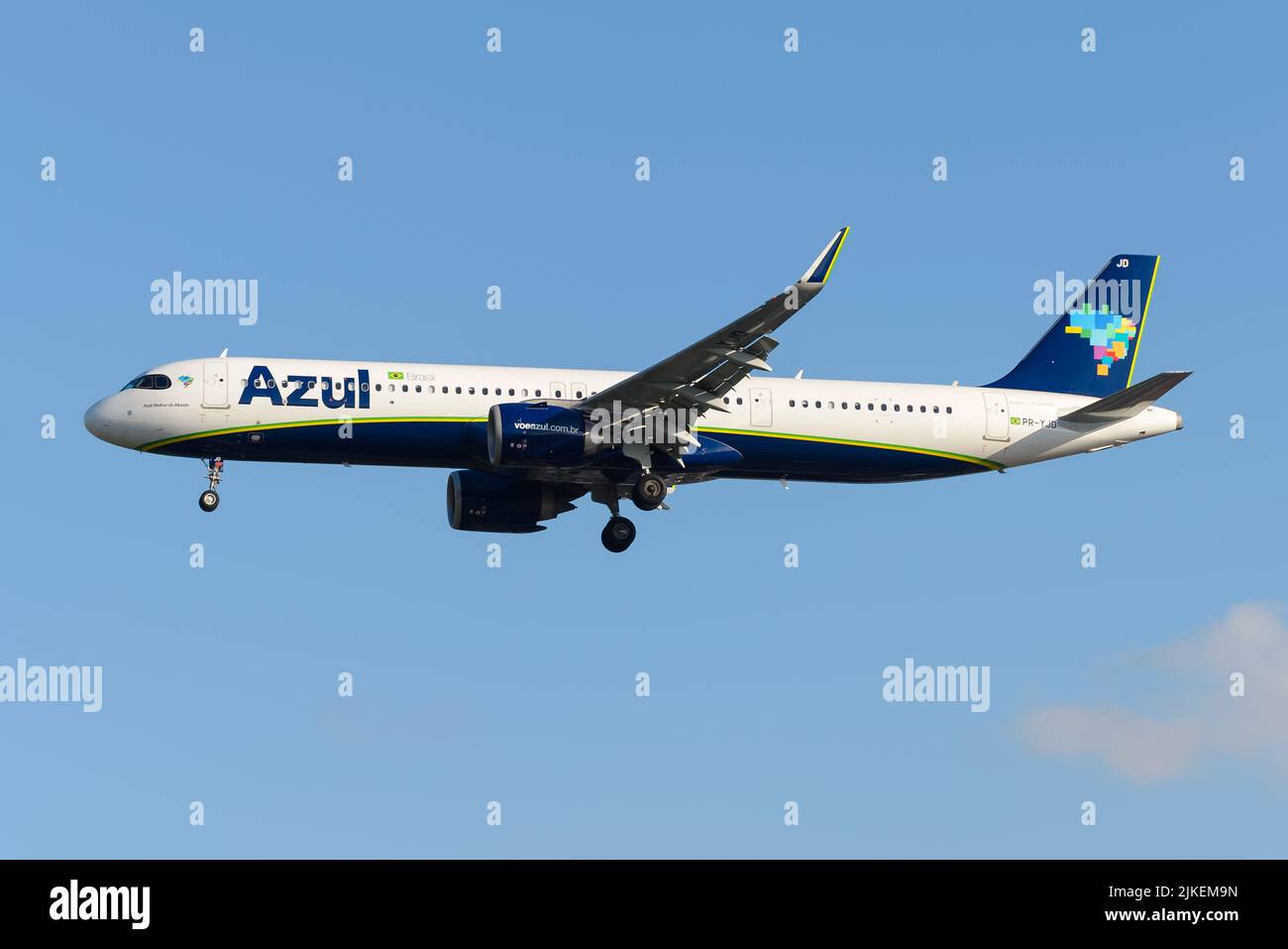 Avion azul airlines Banque de photographies et d'images à haute résolution  - Alamy