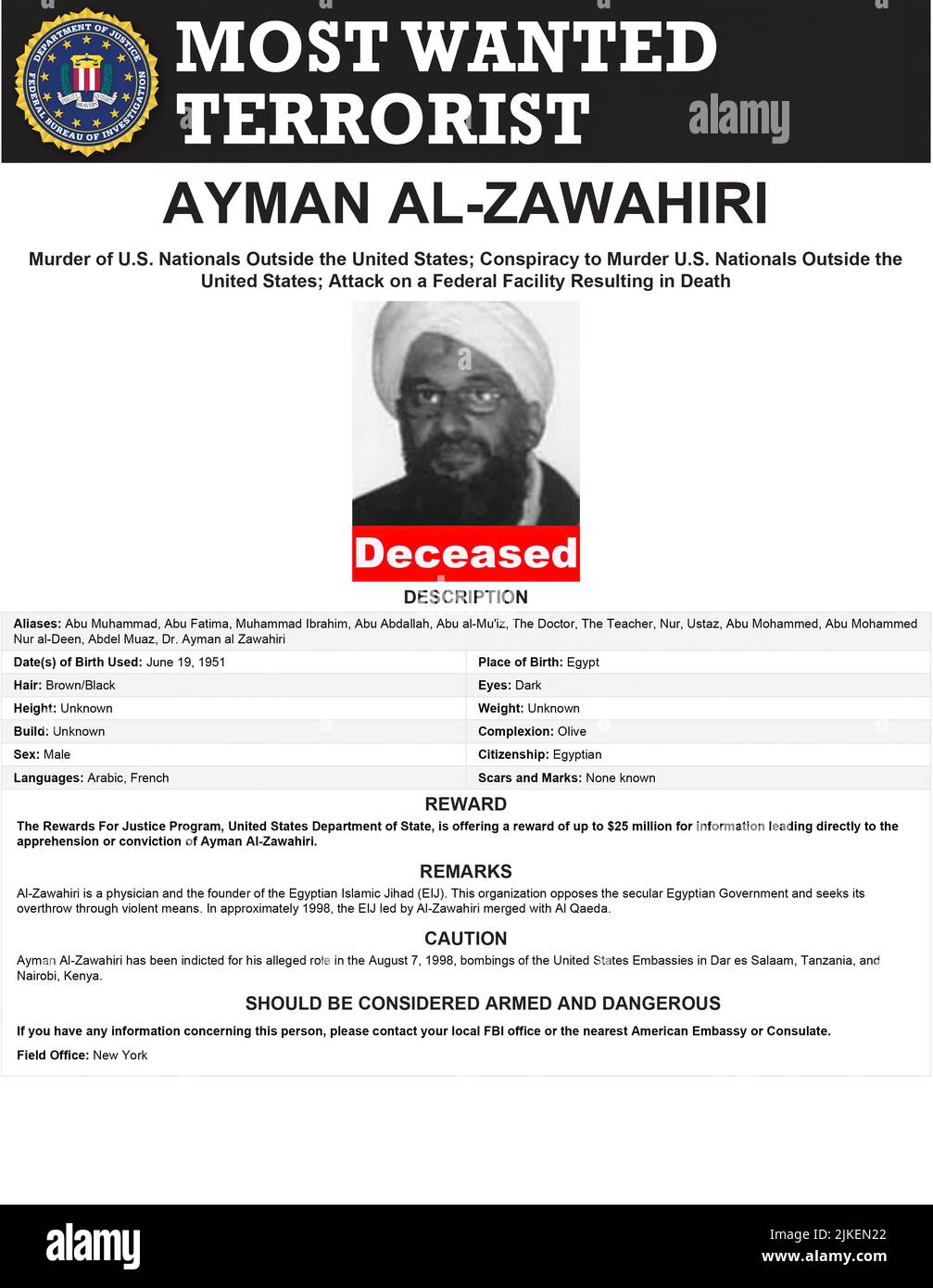 Le chef terroriste d'Al-Qaïda, Ayman al-Zawahiri affiche « recherché » du FBI déclarant le chef terroriste décédé. Ayman Mohammed Rabie al-Zawahiri; 19 juin 1951 – 31 juillet 2022) était un médecin et théologien d'origine égyptienne qui était le chef du groupe terroriste al-Qaida de juin 2011 à sa mort en juillet 2022. Il a succédé à Oussama ben Laden après sa mort et a été auparavant un membre important d'organisations islamistes qui ont mené des attaques en Asie, en Afrique, en Amérique du Nord et en Europe. En 2012, il a appelé les musulmans à kidnapper les Occidentaux dans les pays musulmans. Banque D'Images