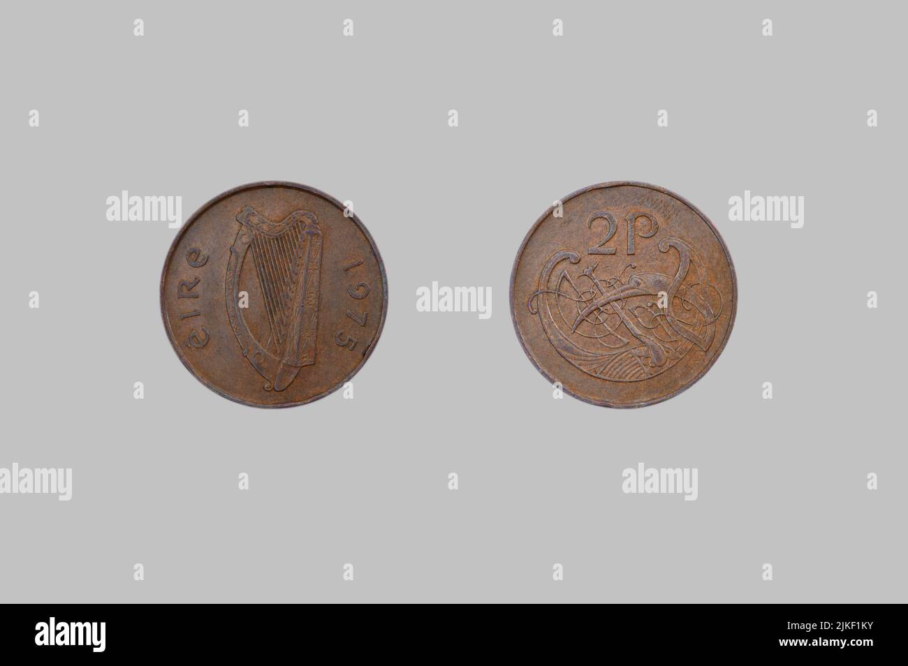1975 pièce de monnaie irlandaise à deux places, à l'avant et à l'arrière Banque D'Images