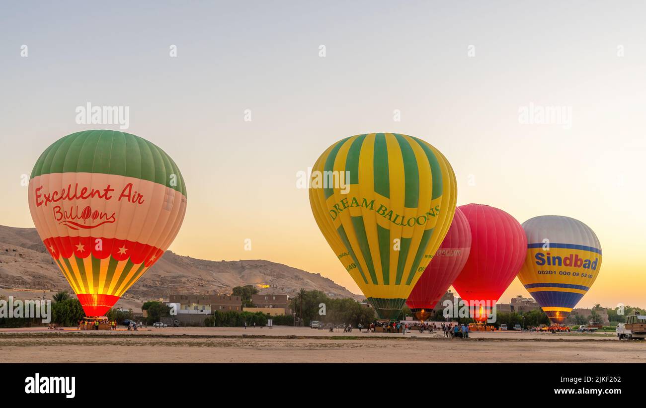 Louxor, Egypte; 29 juillet 2022 - ballons d'air chaud à Louxor, Egypte. Banque D'Images