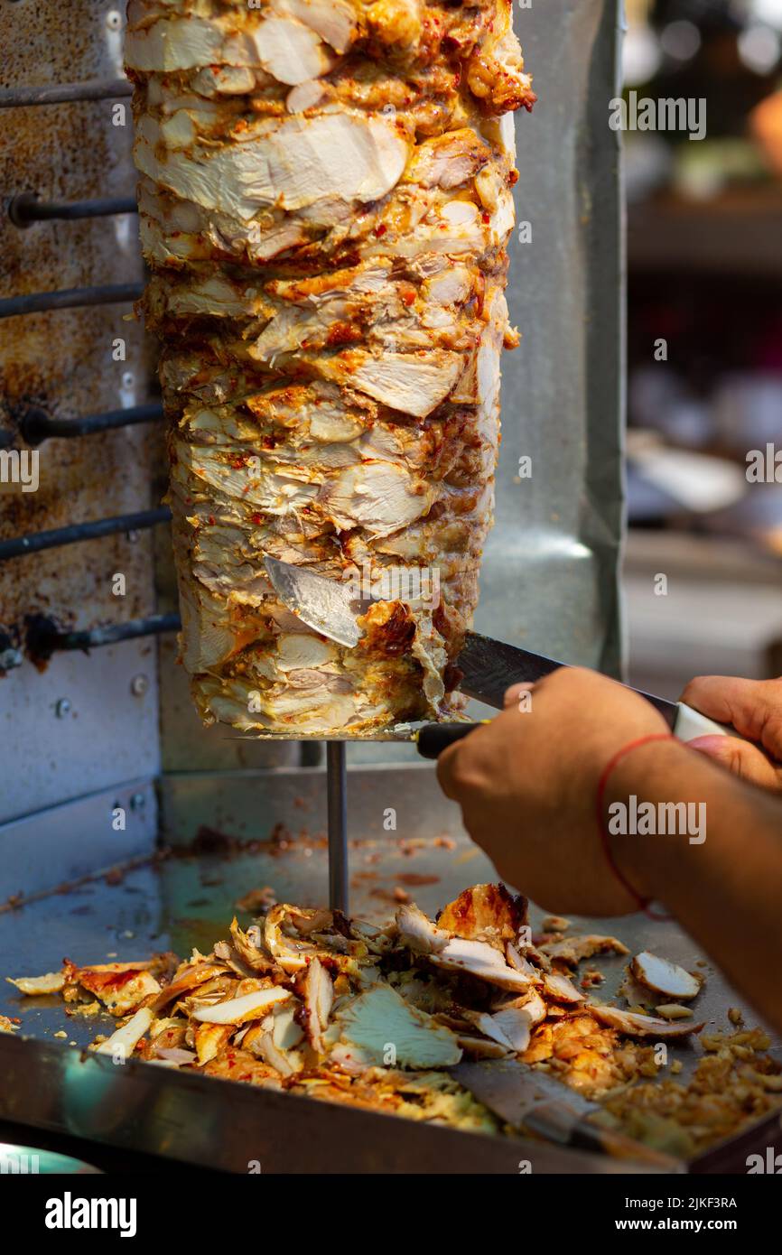 Coupe avec couteau Chef doner Doner kebab turc traditionnel de la