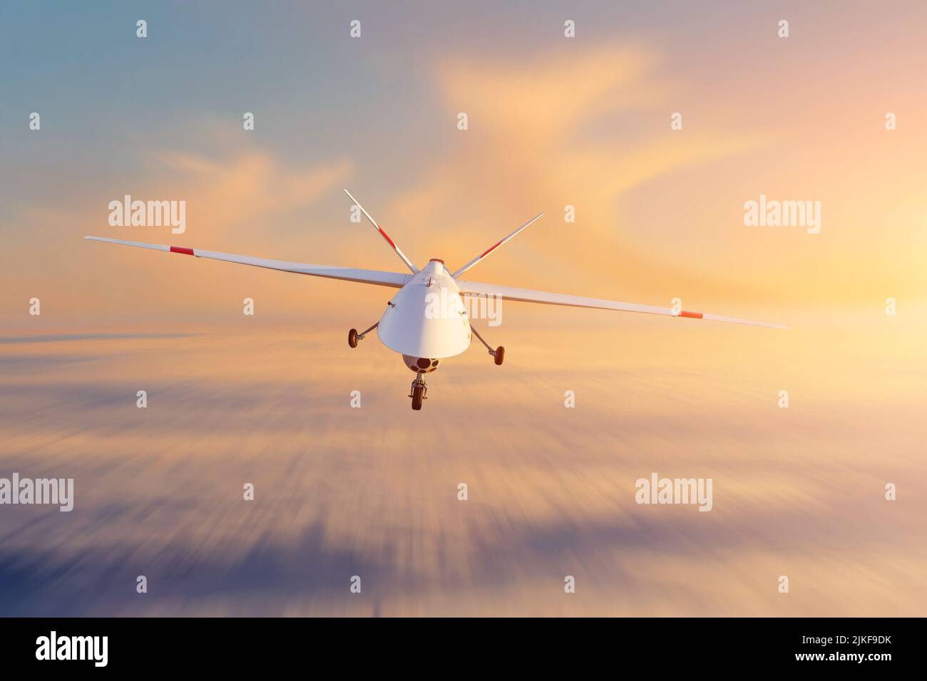Une drone militaire sans pilote patrouille dans le ciel au coucher du soleil. La vue est tout droit Banque D'Images