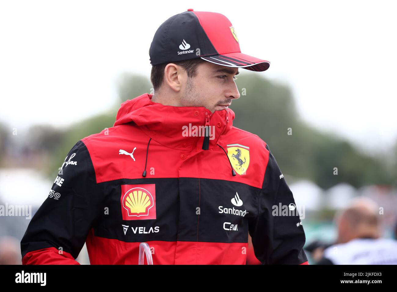 Charles Leclerc de la Scuderia Ferrari les pilotes de duing défilent