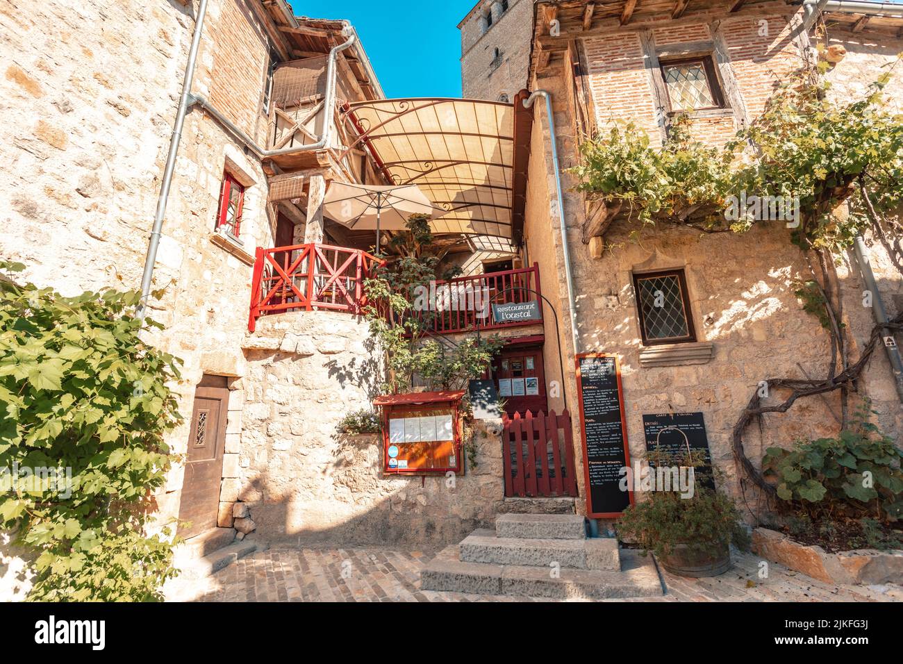 Saint-Cirq-Lapopie est une commune française, située dans le département du Lot. Elle est membre de l’association les plus Beaux villages de France Banque D'Images
