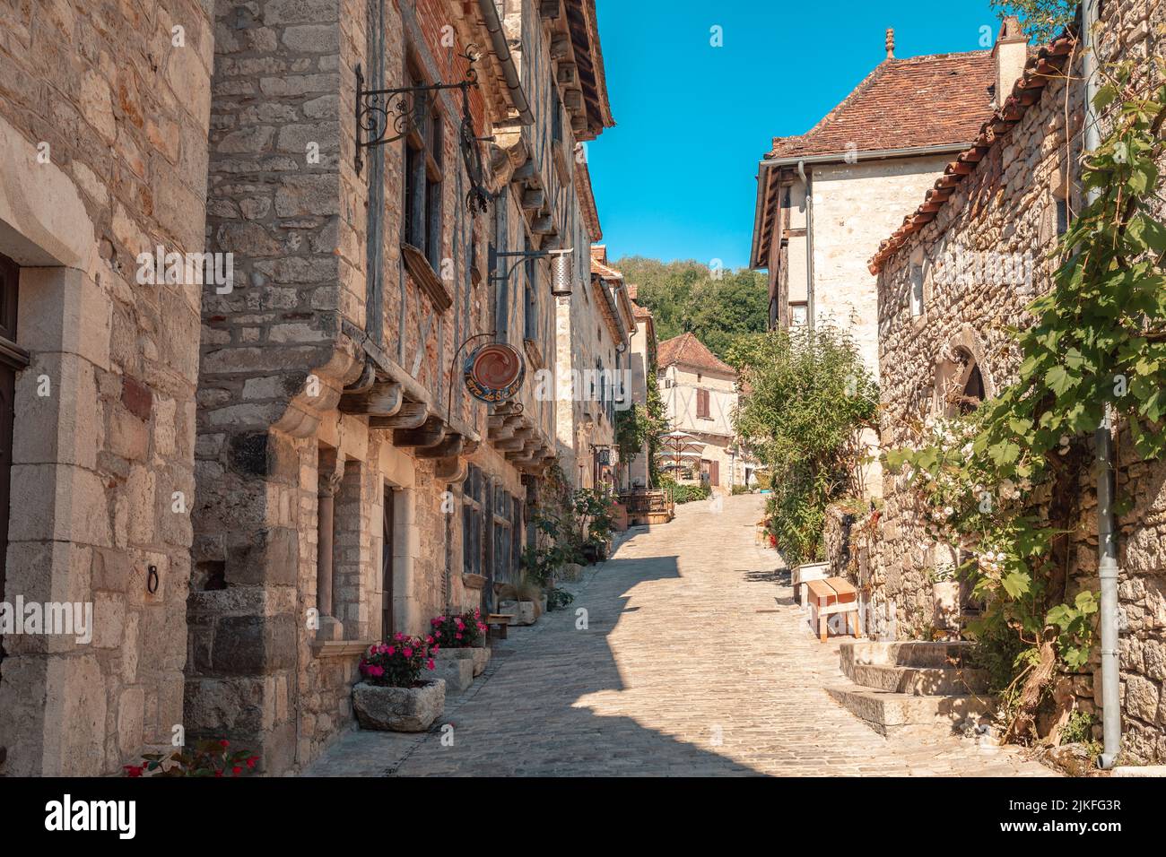 Saint-Cirq-Lapopie est une commune française, située dans le département du Lot. Elle est membre de l’association les plus Beaux villages de France Banque D'Images