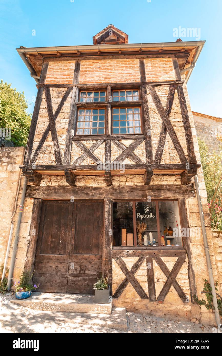 Saint-Cirq-Lapopie est une commune française, située dans le département du Lot. Elle est membre de l’association les plus Beaux villages de France Banque D'Images