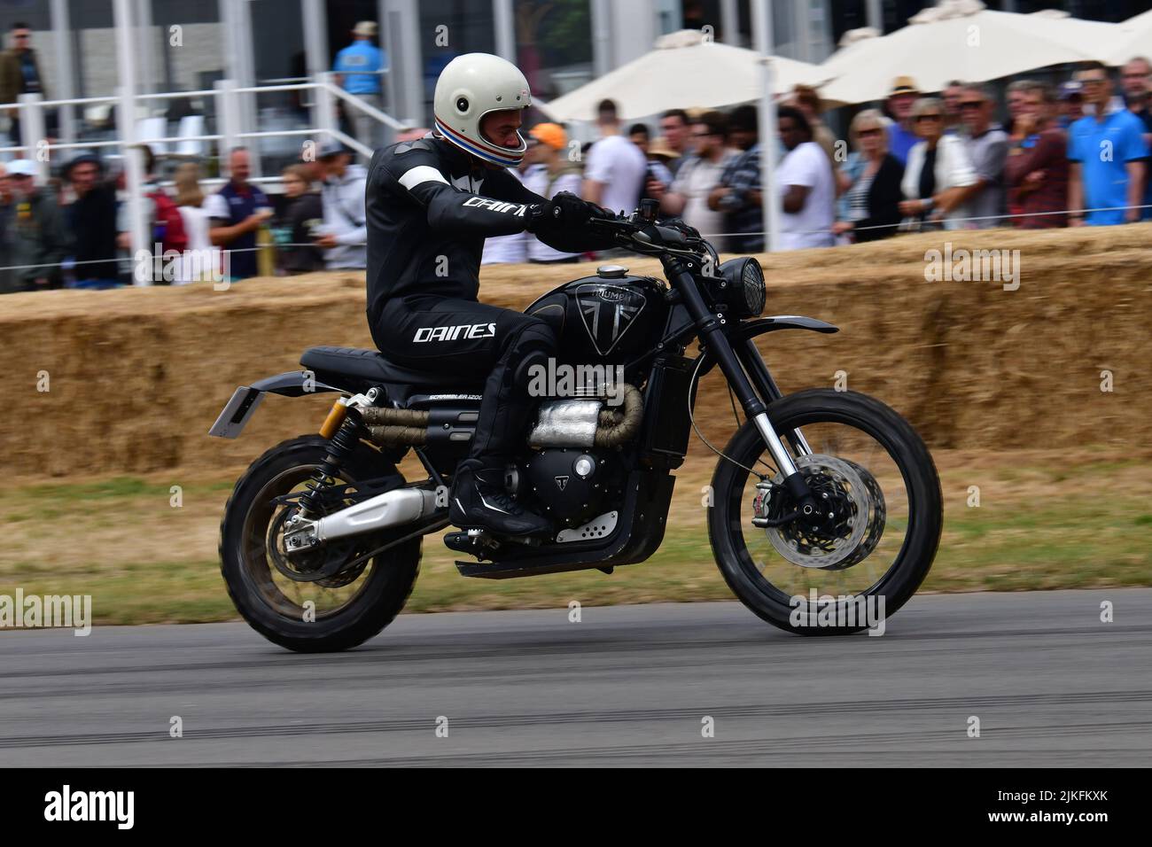 Triumph Scrambler 1200 Bond Limited Edition, Road Bikes, une sélection de motos avec des super motos à essence traditionnelles à la dernière auberge Banque D'Images