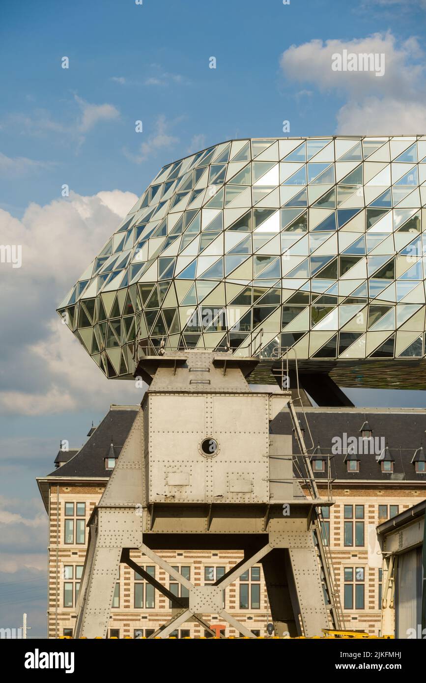 Le nouveau siège du bâtiment de l'Autorité portuaire d'Anvers est situé près de la zone d'Eilandje, dans le port d'Anvers, en Belgique Banque D'Images