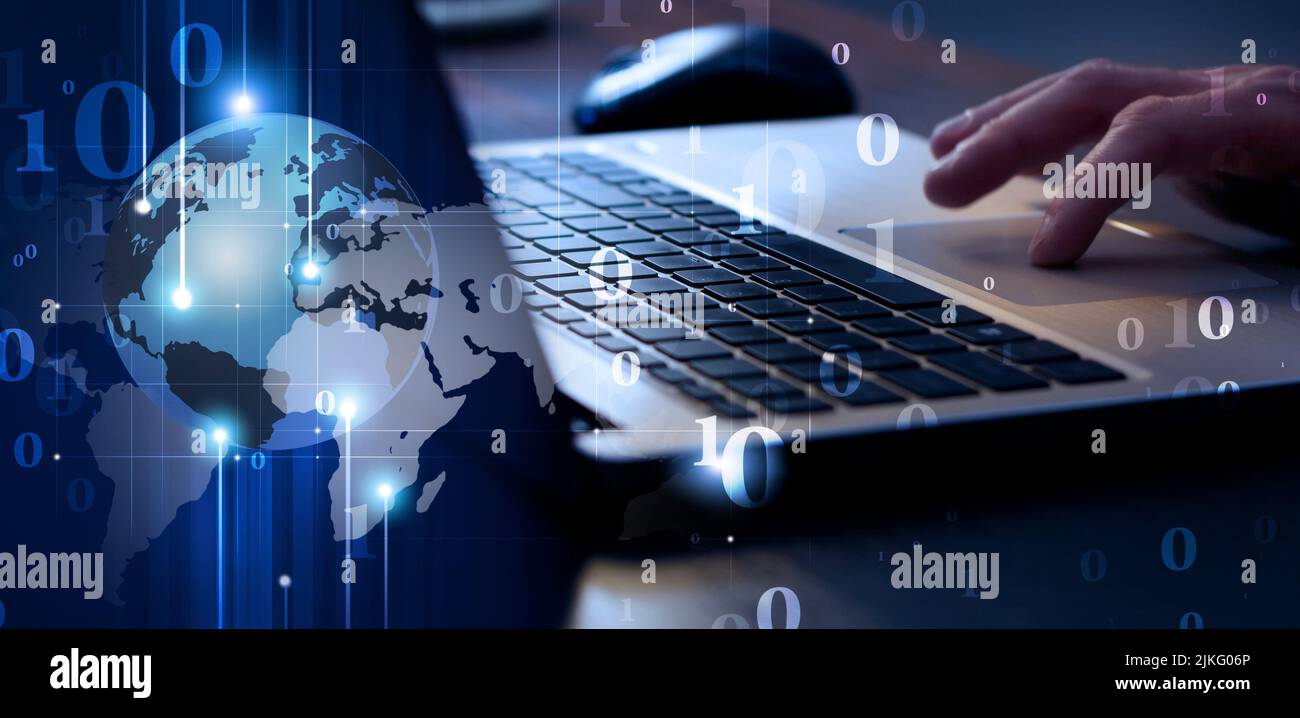 main sur l'ordinateur portable. médias mixtes numérique binaire codes bannière. world web technologie de fond Banque D'Images