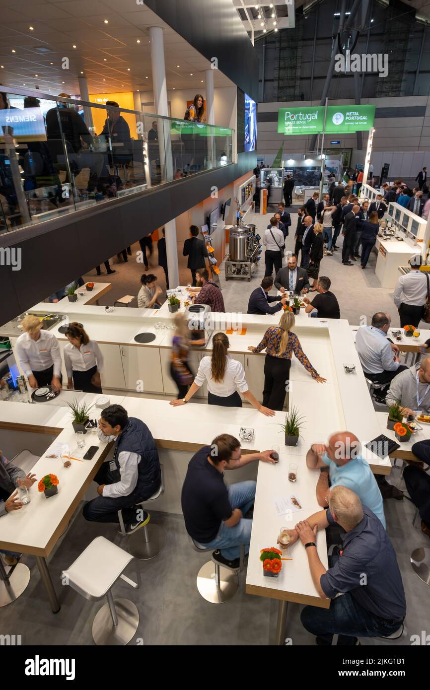 01.06.2022, Allemagne, Basse-Saxe, Hanovre - salon de Hanovre, stand du groupe d'entreprises de l'IFM (technologie d'automatisation pour les entreprises industrielles). 00A22 Banque D'Images