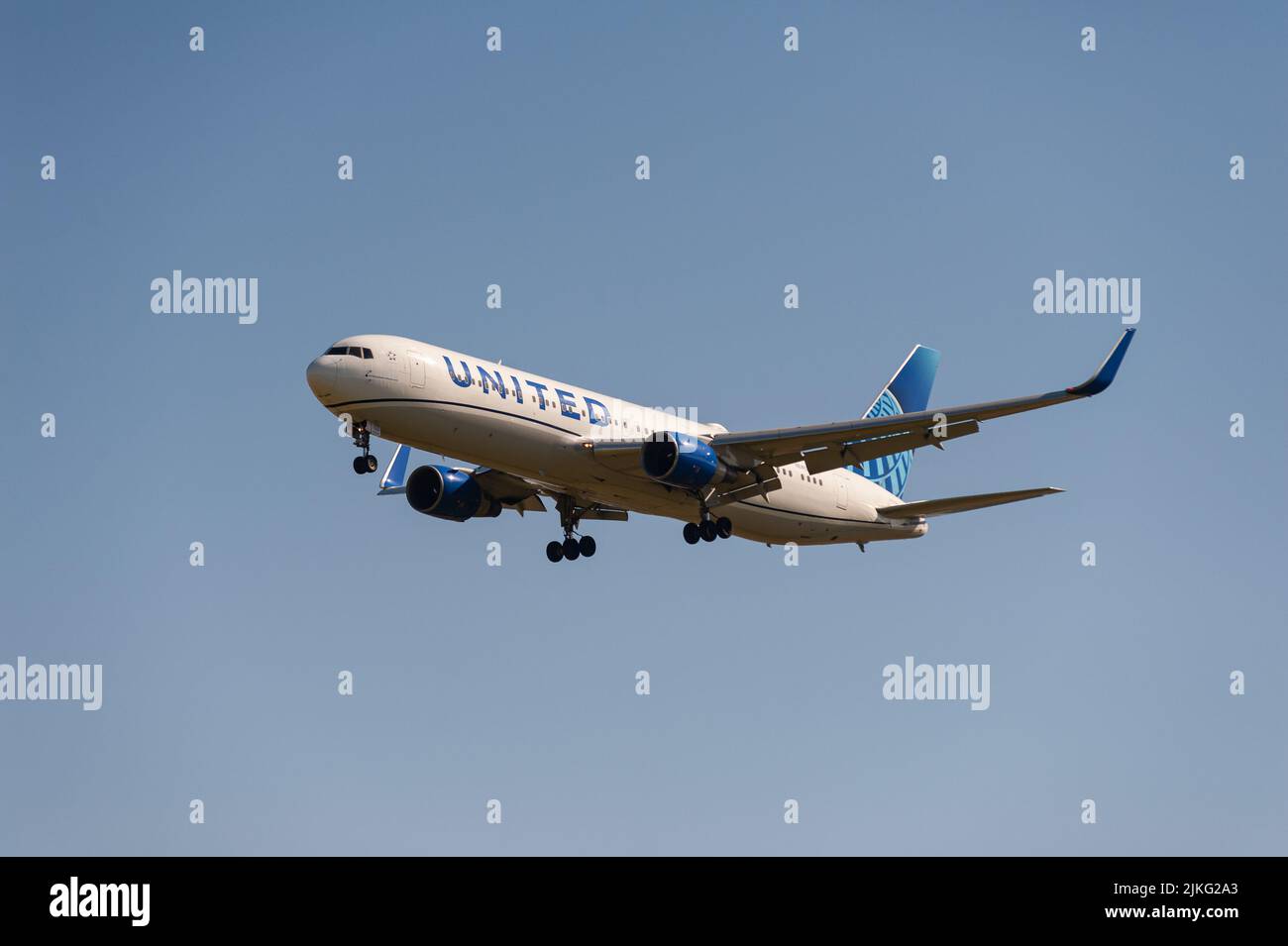 18.06.2022, Allemagne, Berlin, Berlin - Europe - Un Boeing 767-300ER de United Airlines avec l'enregistrement N641UA sur Approach to Berlin BR Banque D'Images